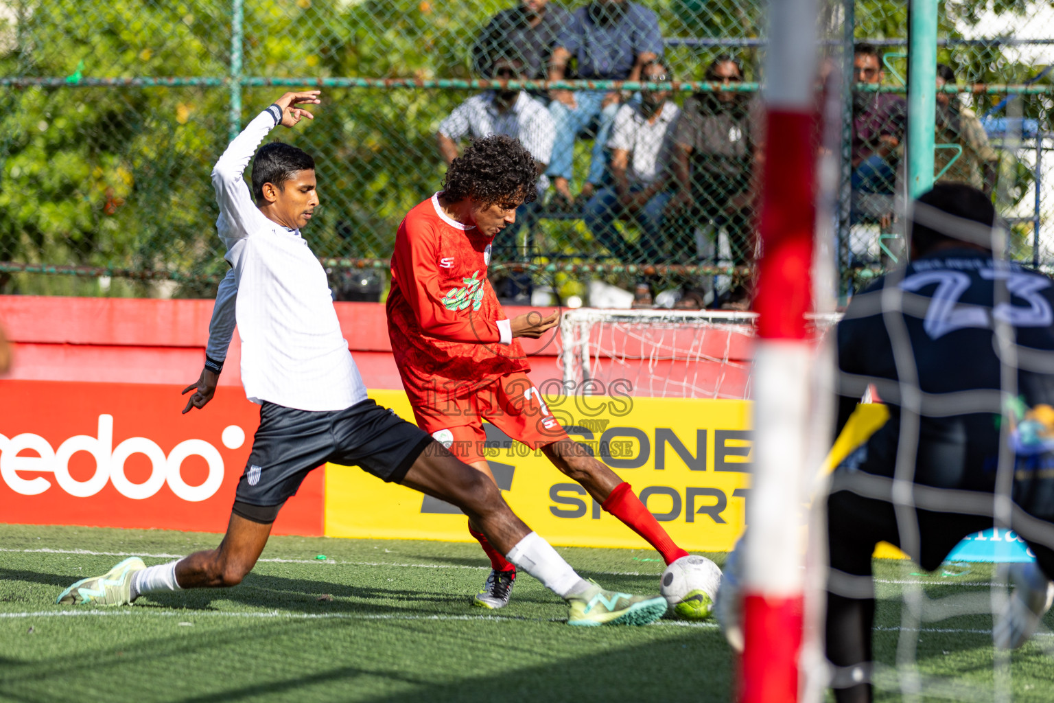 Th. Buruni vs Th. Gaadhiffushi in Day 6 of Golden Futsal Challenge 2024 was held on Saturday, 20th January 2024, in Hulhumale', Maldives 
Photos: Hassan Simah / images.mv