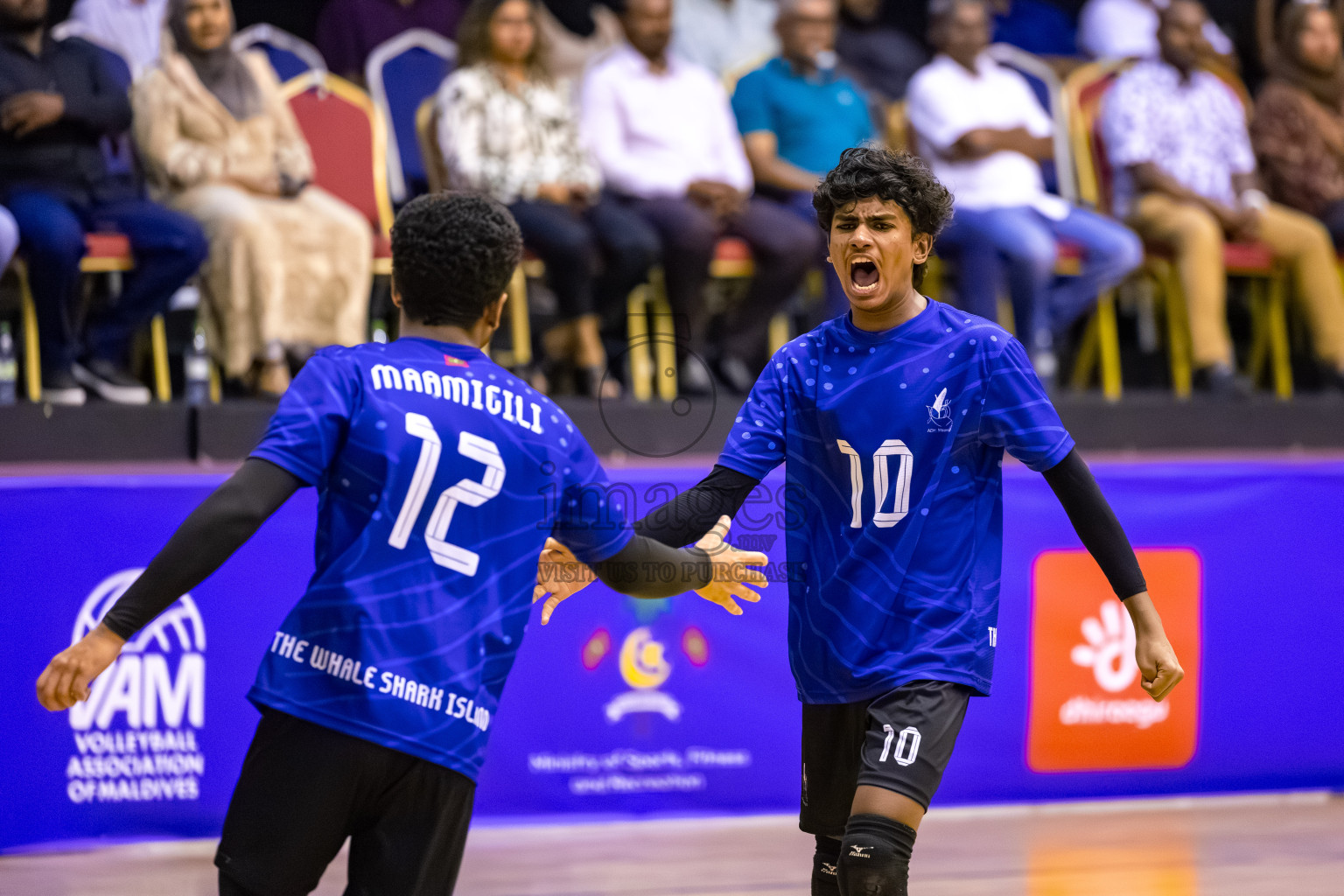 ADh. Maamigili vs Lh. Naifaru in the Finals of MILO Raajje Volley Junior Championship 2025 (U19 Boys) was held in Social Center Indoor Hall, Maldives on Sunday, 28th September 2025. Photos: Mohamed Mahfooz Moosa / images.mv