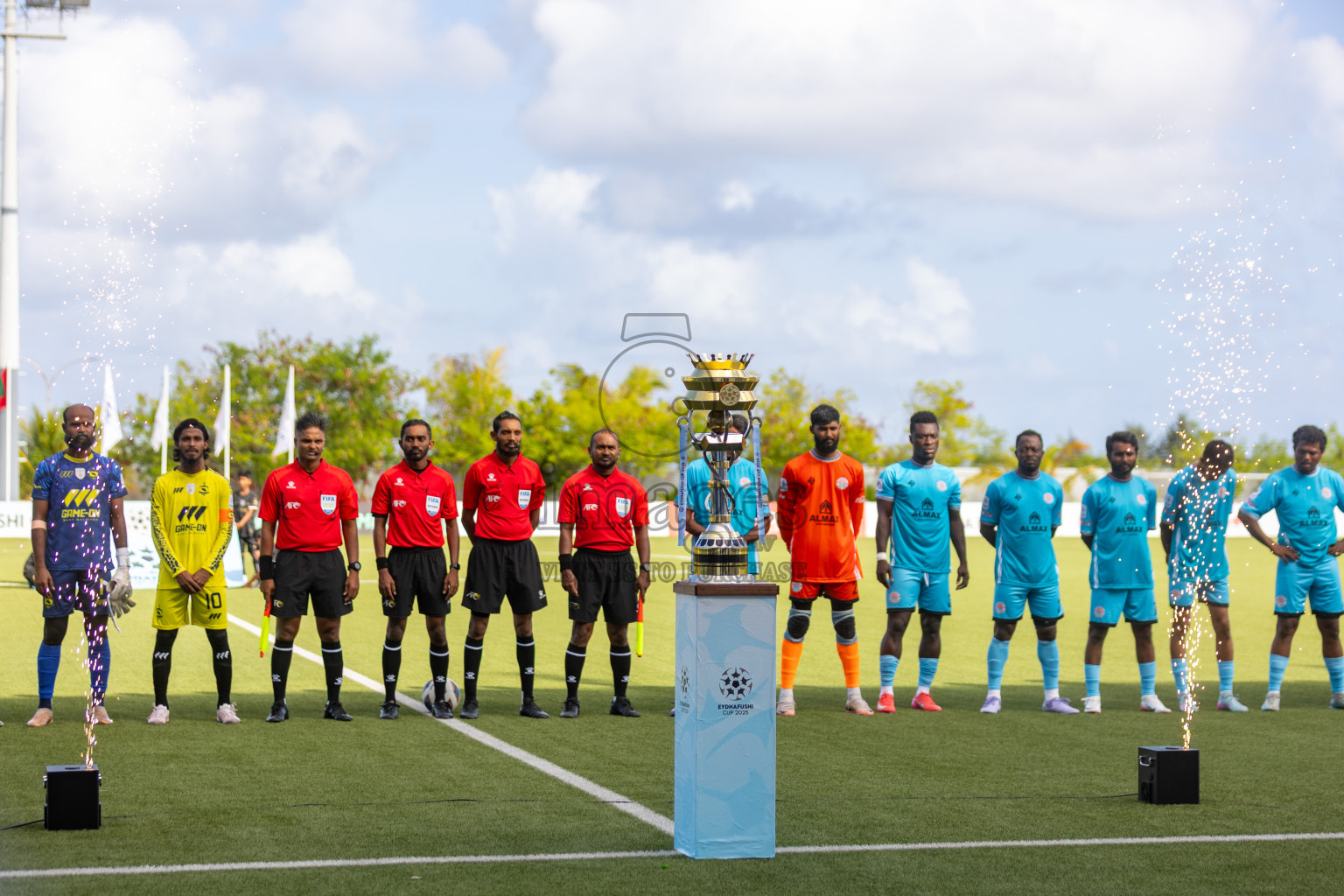 Vela Sports Club vs Irumathi FC in Day 1 of Eydhafushi Cup 2025 held in Eydhafushi Football Stadium at B. Eydhafushi, Maldives on Friday, 5th September 2025. Photos: Mohamed Mahfouz Moosa / images.mv