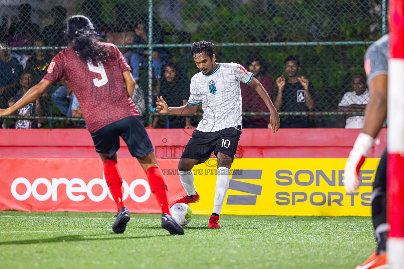 Vilimale vs Hulhumale on Day 34 of Golden Futsal Challenge 2024 was held on Monday, 19th February 2024, in Hulhumale', Maldives
Photos: Mohamed Mahfooz Moosa / images.mv