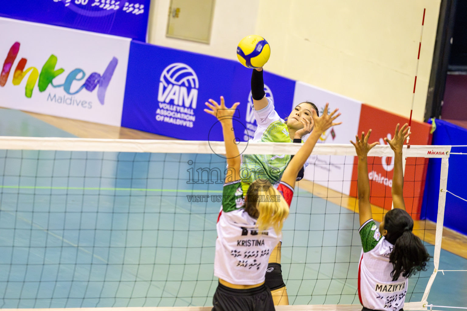 Club WAMCO vs Huraa Community Club in Day 1 of National Volleyball League 2025 - Women's Division held in Male', Maldives on Saturday, 19th April 2025 at Social Center Indoor Hall Photos By: Ismail Thoriq / images.mv