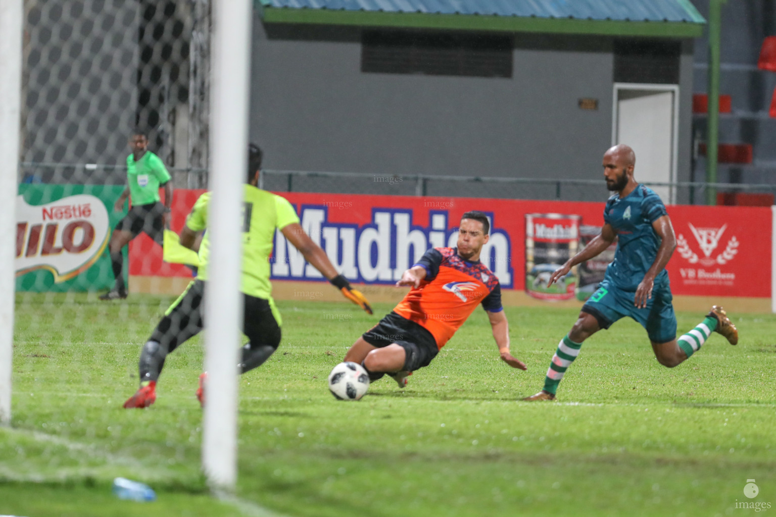 Club Eagles vs Club Green Streets in Dhiraagu Dhivehi Premier League 2018 in Male, Maldives, Friday, September 28, 2018. (Images.mv Photo/Ismail Thoriq)