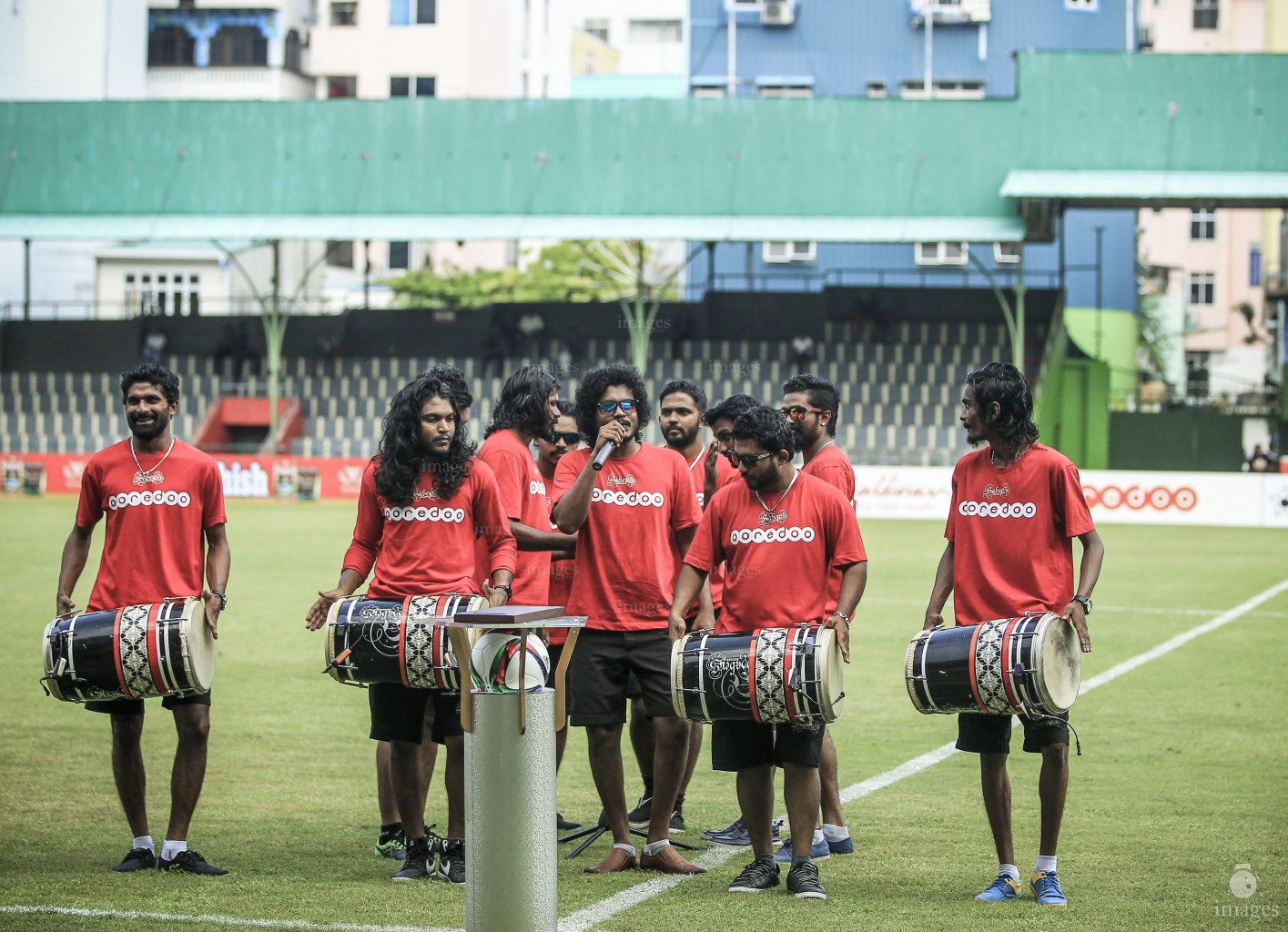 New Radiant Sports Club vs Maziya Sports & Recreation in Ooredoo Dhivehi Premier League 2016 Male', Tuesday April 19 2016. (Images.mv Photo: Mohamed Ahsan)