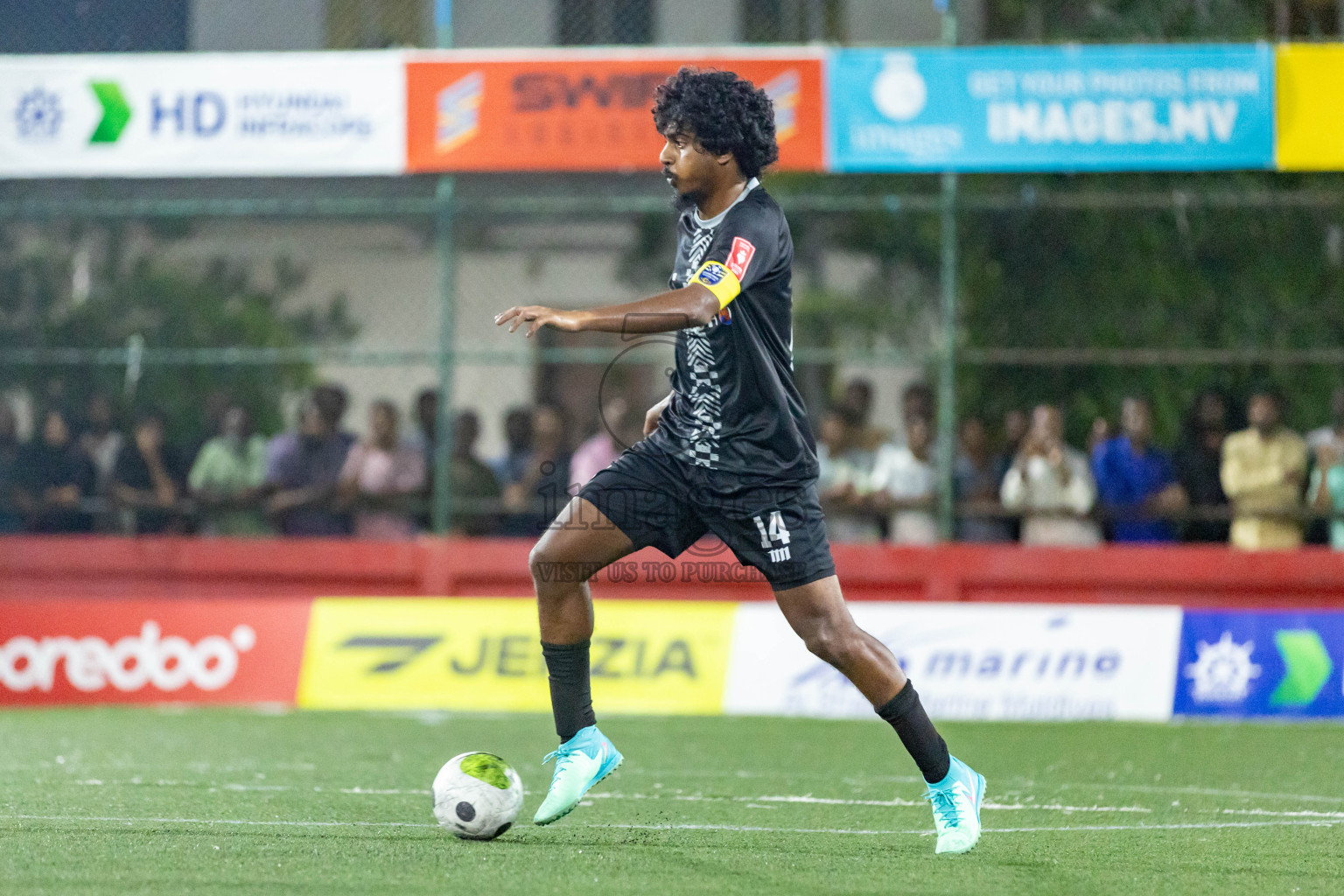 K Dhiffushi vs K Guraidhoo in Day 22 of Golden Futsal Challenge 2024 was held on Monday , 5th February 2024 in Hulhumale', Maldives Photos: Nausham Waheed / images.mv