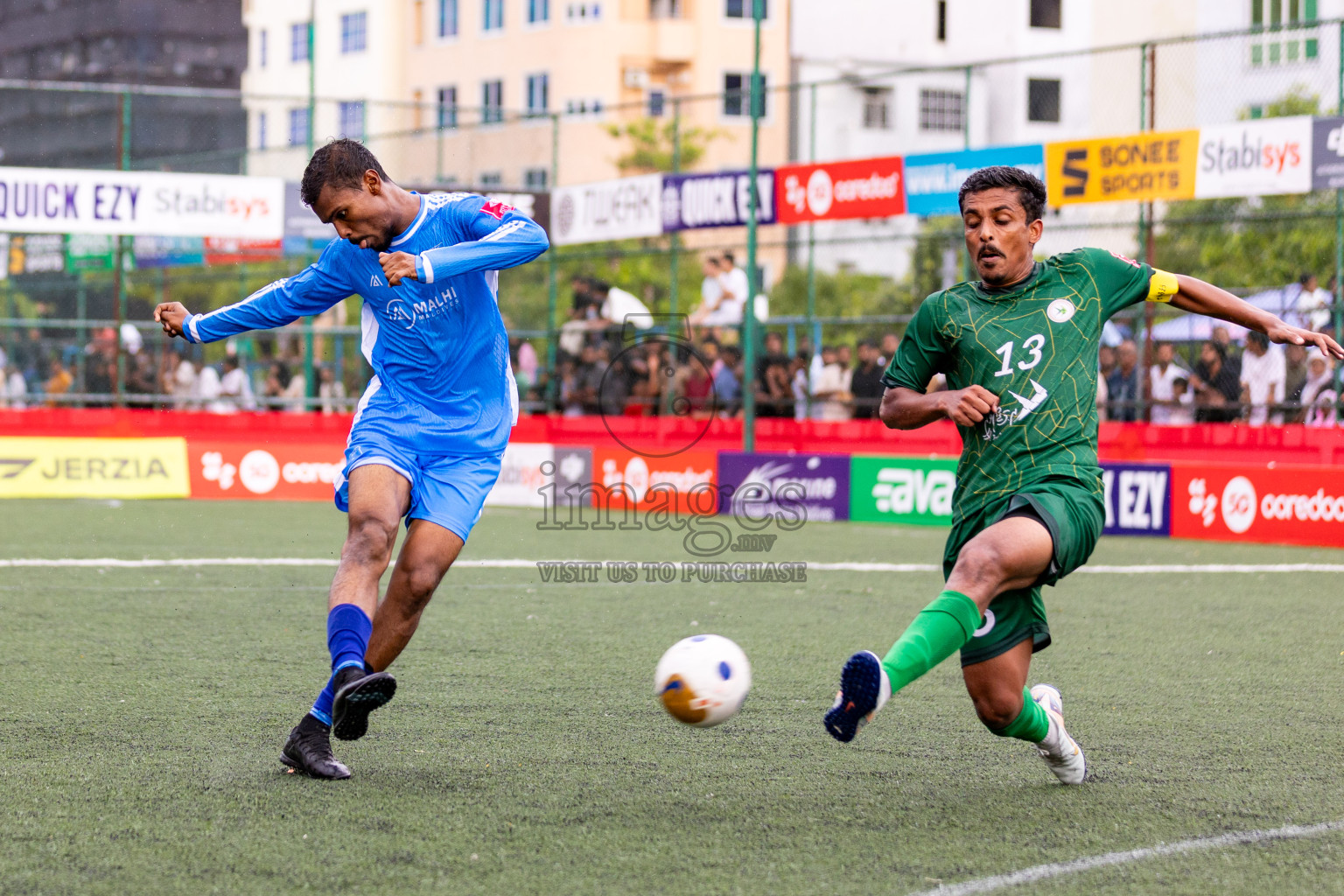 R Maduvvari VS R Alifushi in Day 6 of Golden Futsal Challenge 2025 on Friday, 6th January 2025, in Hulhumale', Maldives 
Photos: Hassan Simah / images.mv