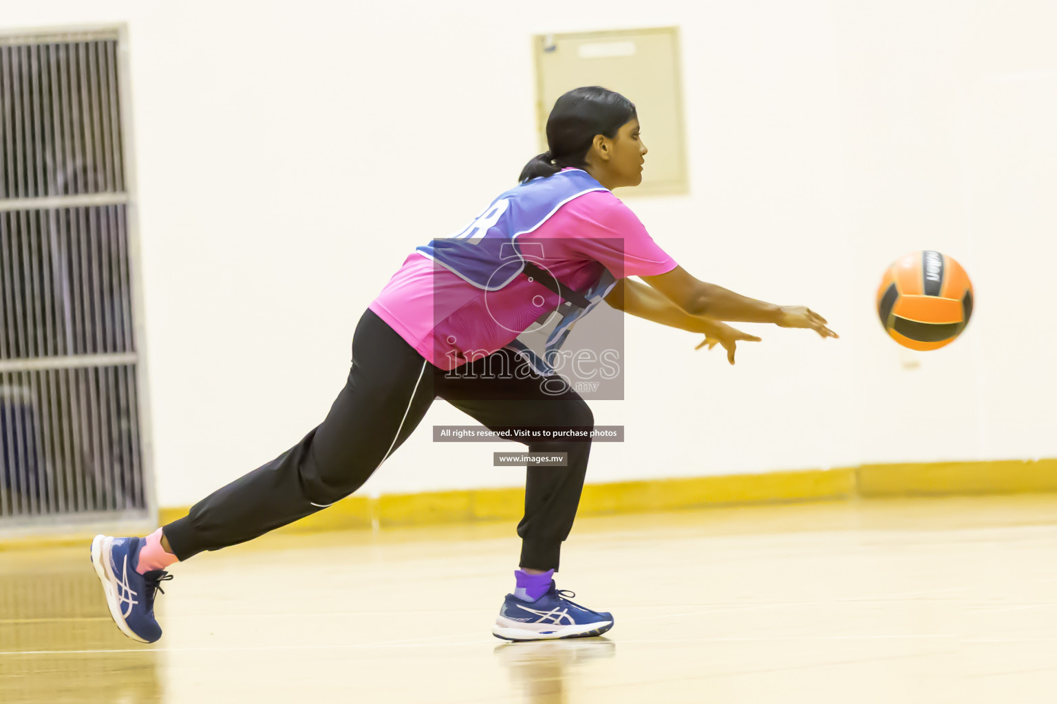 Shinning Star vs Mahibadhoo in the Milo National Netball Tournament 2022 on 21 July 2022, held in Social Center, Male', Maldives. Photographer: Shuu / Images.mv