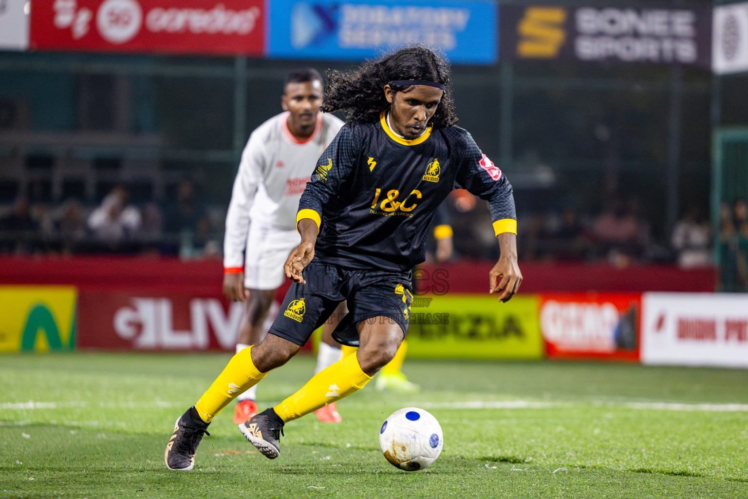 R Kalaidhoo vs R Isdhoo in Day 14 of Golden Futsal Challenge 2025 was held on Saturday, 18th January 2025, in Hulhumale', Maldives. Photos: Nausham Waheed / images.mv