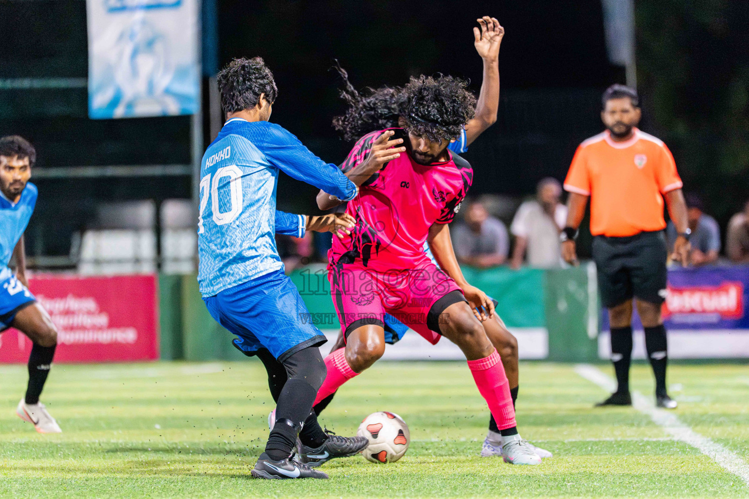 Goalhians VS Foemathi in Day 4 - Fonadhoo Youth Futsal Challenge 2025 held in Fonadhoo Futsal Stadium, L. Fonadhoo, Maldives on Wednesday, 29th October 2025 Photos: Arif Rasheed / images.mv