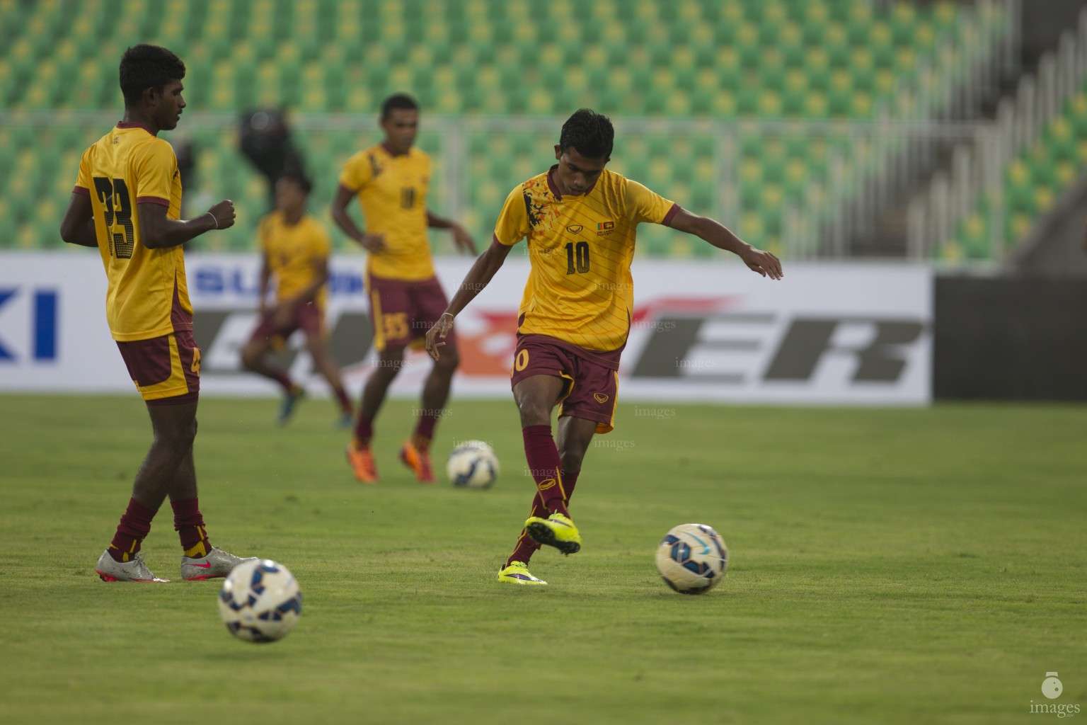 Players of Sri Lanka and Nepal warms up ahead of the SAFF Suzuki Cup opening match in Thiruvananthapuram, India, Wednesday, December 23, 2015. (Images.mv Photo: Mohamed Ahsan)