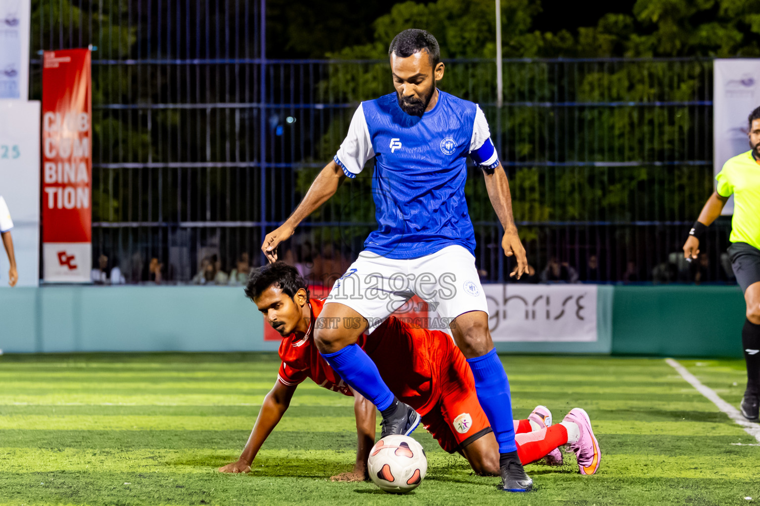 Kudarikilu vs Hithaadhoo in Day 1 of Better in Baa Futsal Fiesta 2025 Men's division held in B. Eydhafushi, Maldives on Wednesday, 5th November 2025. Photos: Nausham Waheed / images.mv
