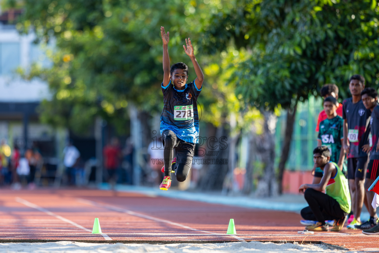 Day 1 of 12th Milo Association Championships was held in Ekuveni Track at Male', Maldives on Thursday, 24th April 2025.
Photos: Ismail Thoriq / images.mv