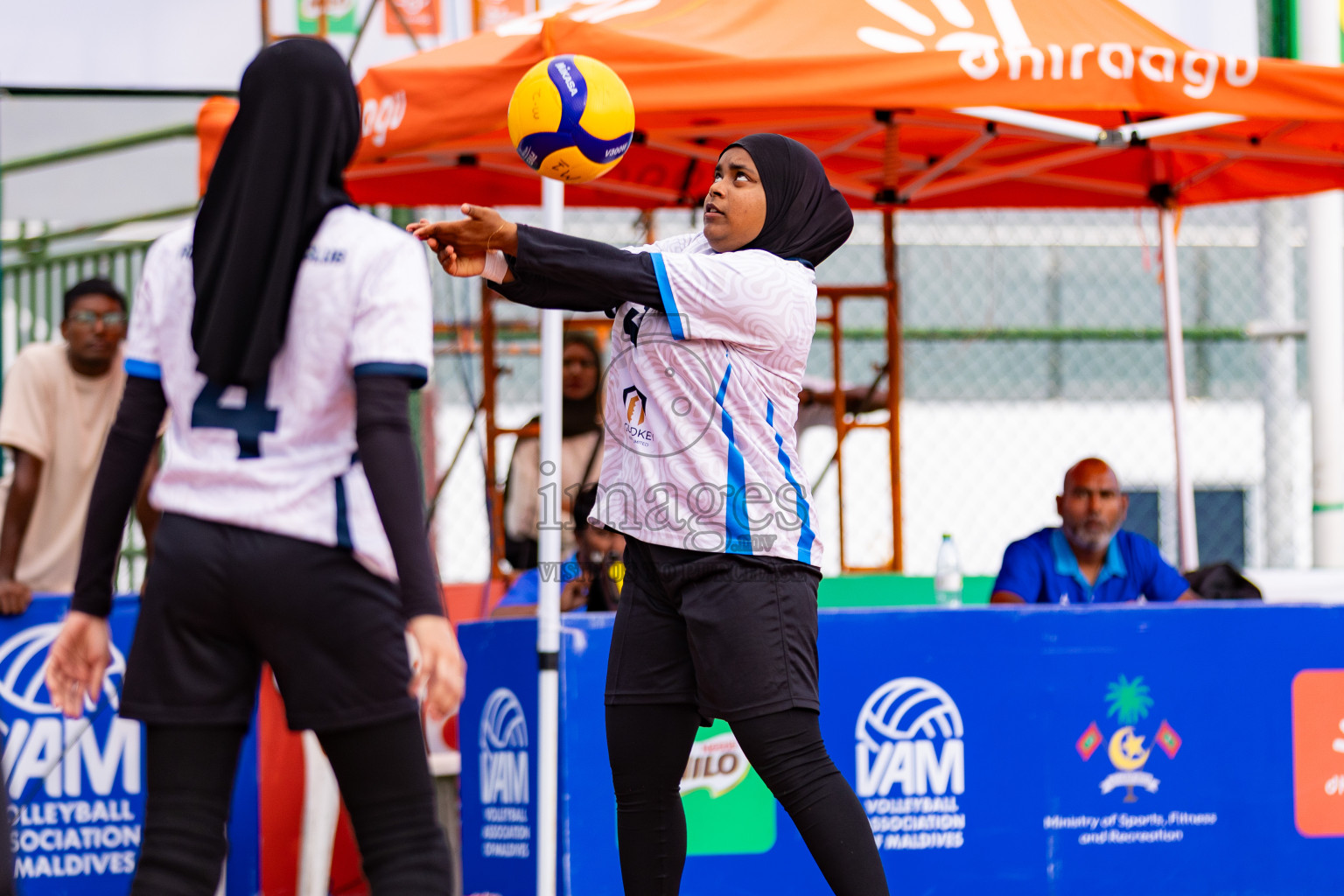 Villigili Z. Jamihyya vs Raajje Volley Club in Semi Finals of Milo National Junior Volleyball Championship 2025 Day 5 was held on Friday, 28th November 2025 at Ekuveni Turf Court Male', Maldives. Photos: Areef Adam / images.mv