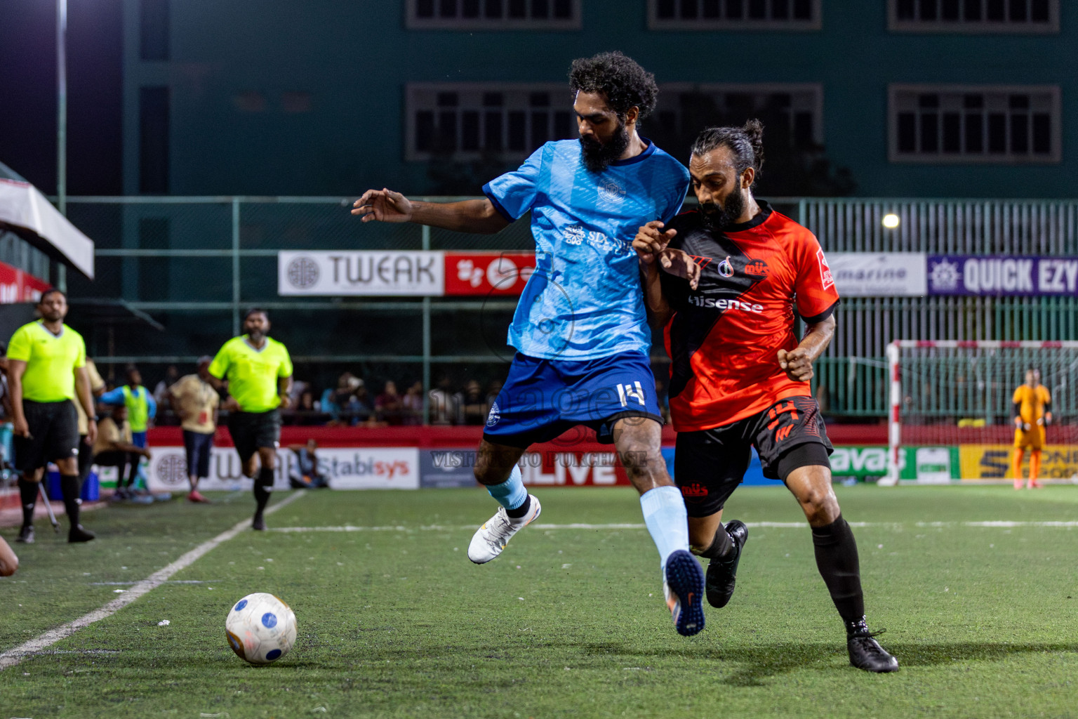 M Dhiggaru vs M Mulak in Day 12 of Golden Futsal Challenge 2025 was held on Thursday, 16th January 2025, in Hulhumale', Maldives.
Photos: Hassan Simah / images.mv