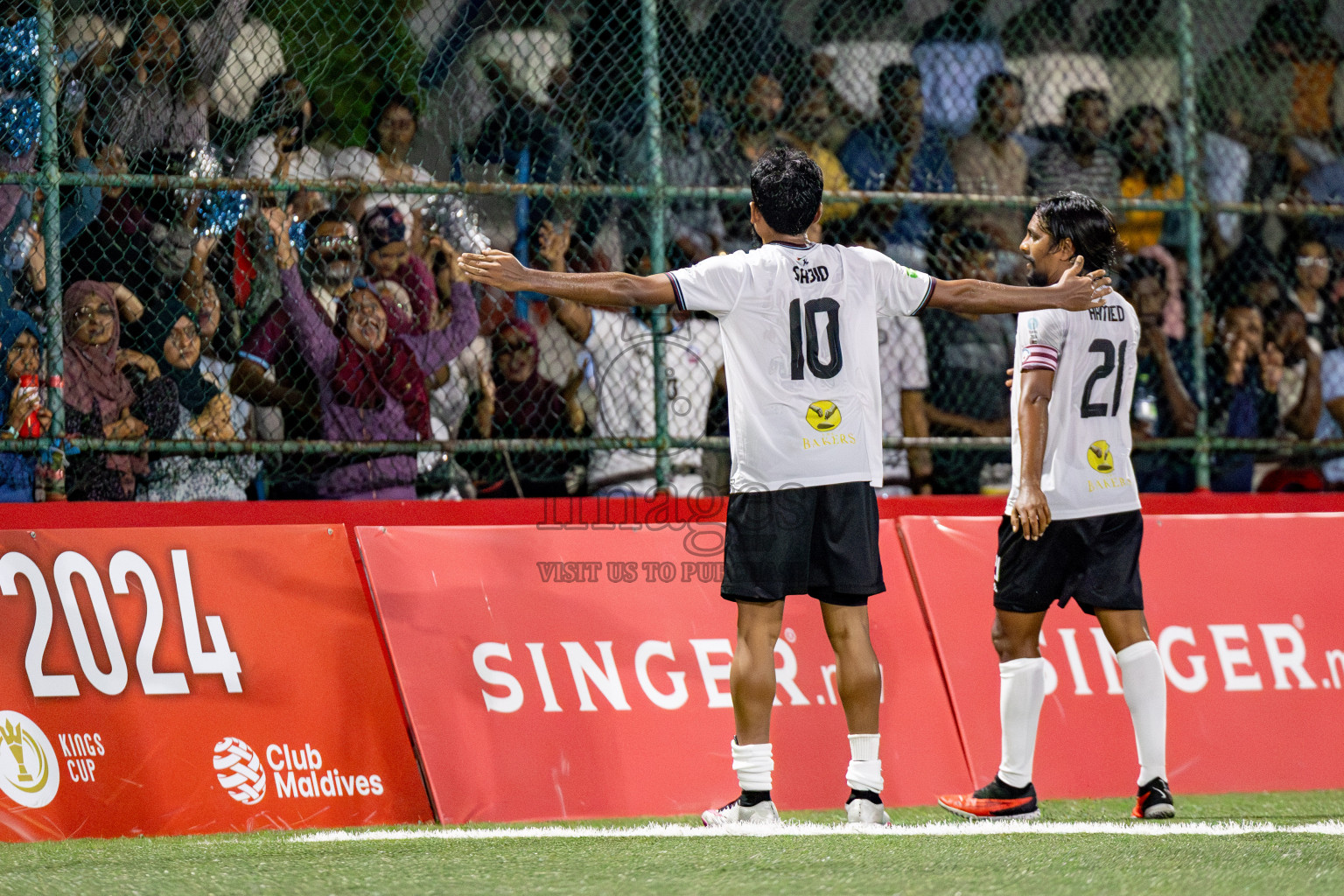 TEAM BADHAHI vs KULHIVARU VUZARA CLUB in the Semi-finals of Club Maldives Classic 2024 held in Rehendi Futsal Ground, Hulhumale', Maldives on Tuesday, 19th September 2024. 
Photos: Ismail Thoriq / images.mv