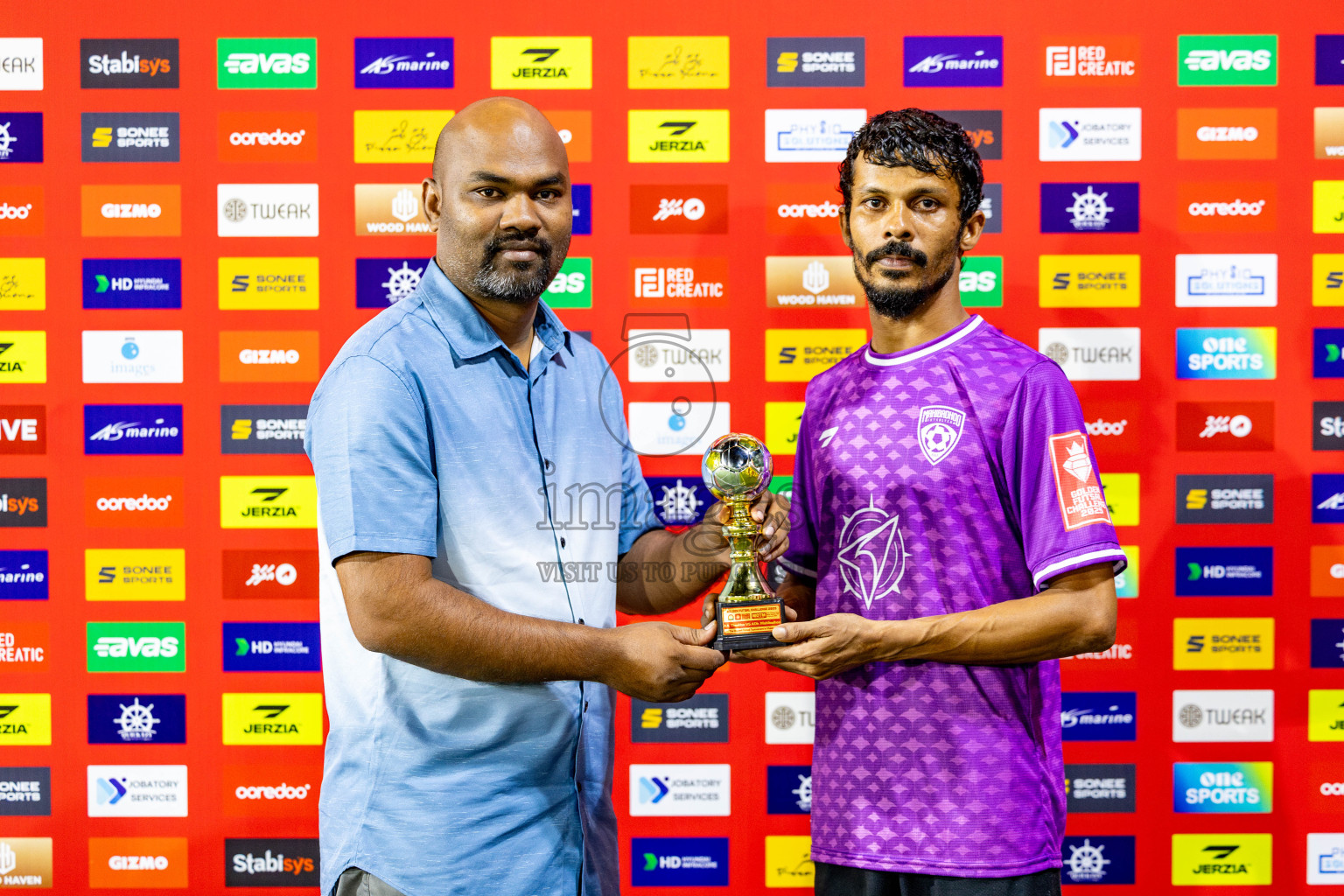 AA. Thoddoo VS ADh. Mahibadhoo in zone round on Day 32 of Golden Futsal Challenge 2025 was held on Wednesday , 5th February 2025, in Hulhumale', Maldives. 
Photos: Hassan Simah / images.mv