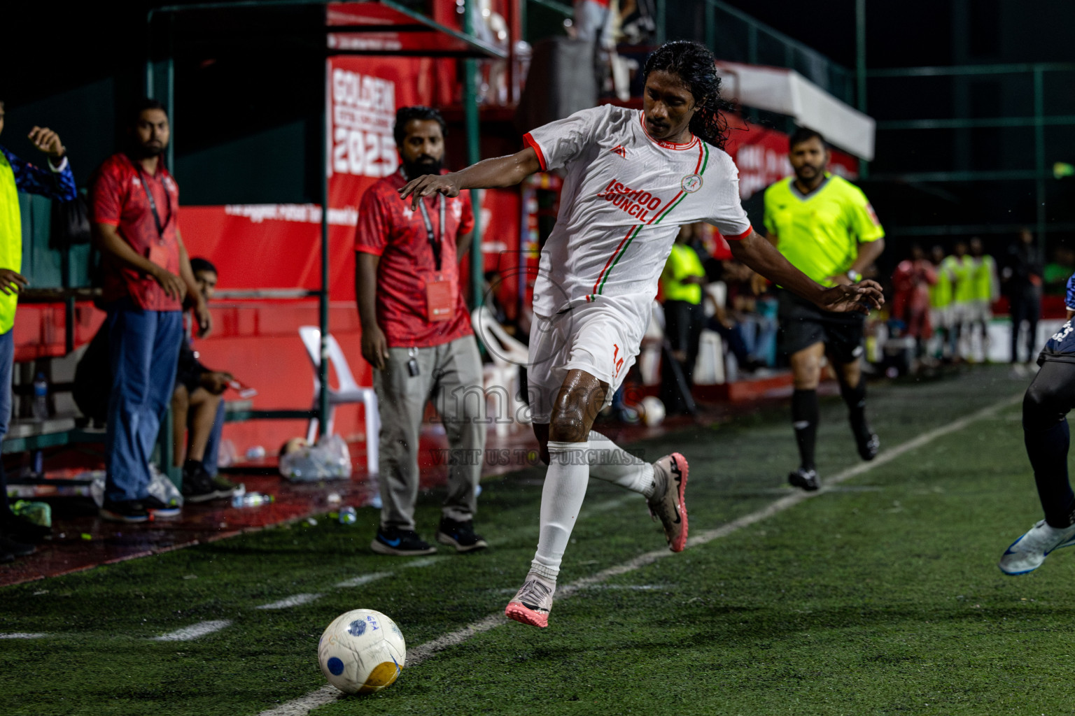 L. Isdhoo VS L. Mundoo in Day 18 of Golden Futsal Challenge 2025 was held on Wednesday, 22nd January 2025, in Hulhumale', Maldives. Photos: Nausham Waheed / images.mv