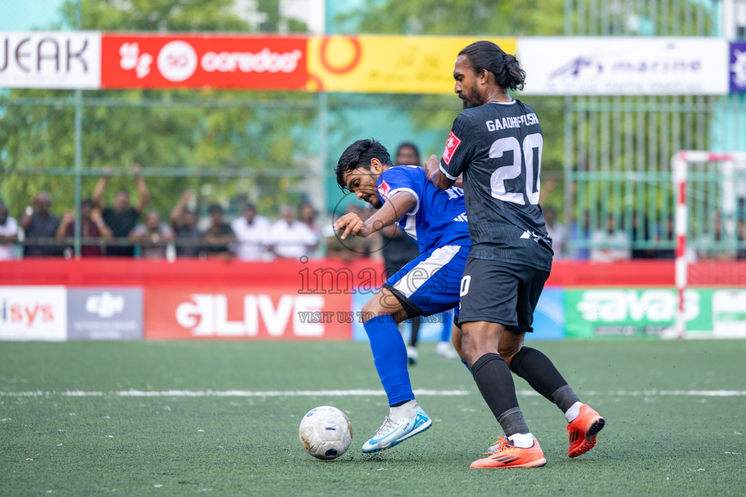 Th. Gaadhiffushi VS Th. Veymandoo in Day 14 of Golden Futsal Challenge 2025 was held on Saturday, 18th January 2025, in Hulhumale', Maldives. 
Photos: Hassan Simah / images.mv