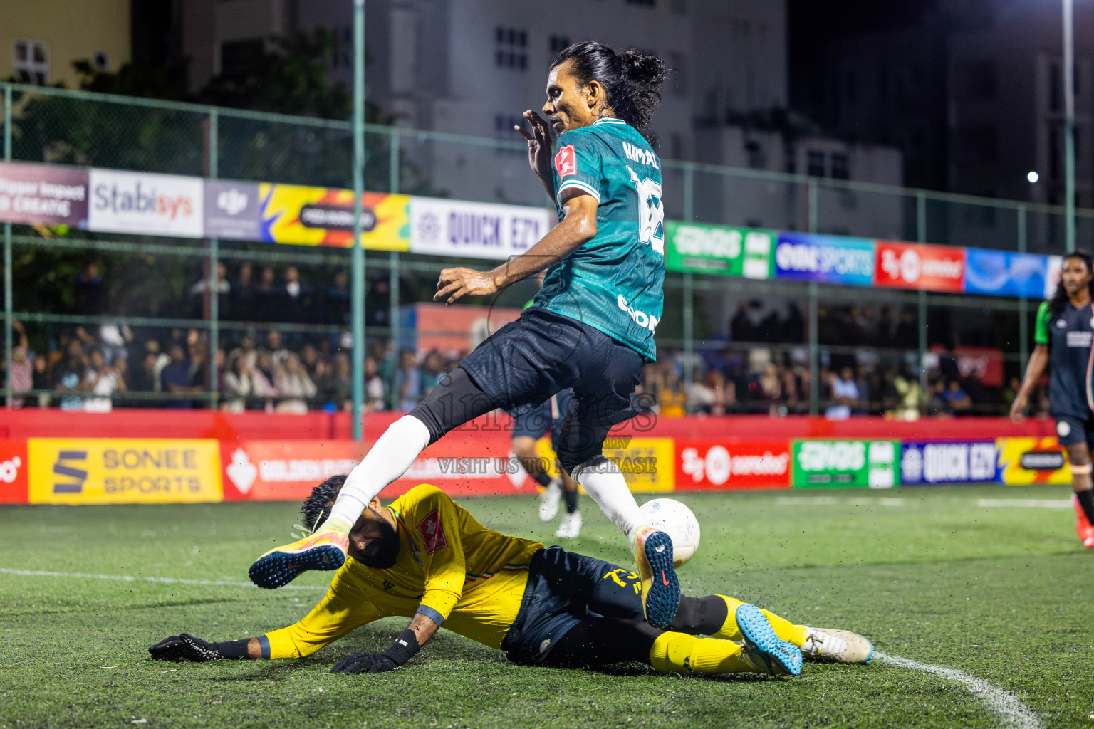 L Isdhoo VS L Maabaidhoo in Atoll Round Semi-Final on Day 22 of Golden Futsal Challenge 2025 was held on Sunday , 26th January 2025, in Hulhumale', Maldives. Photos: Nausham Waheed / images.mv