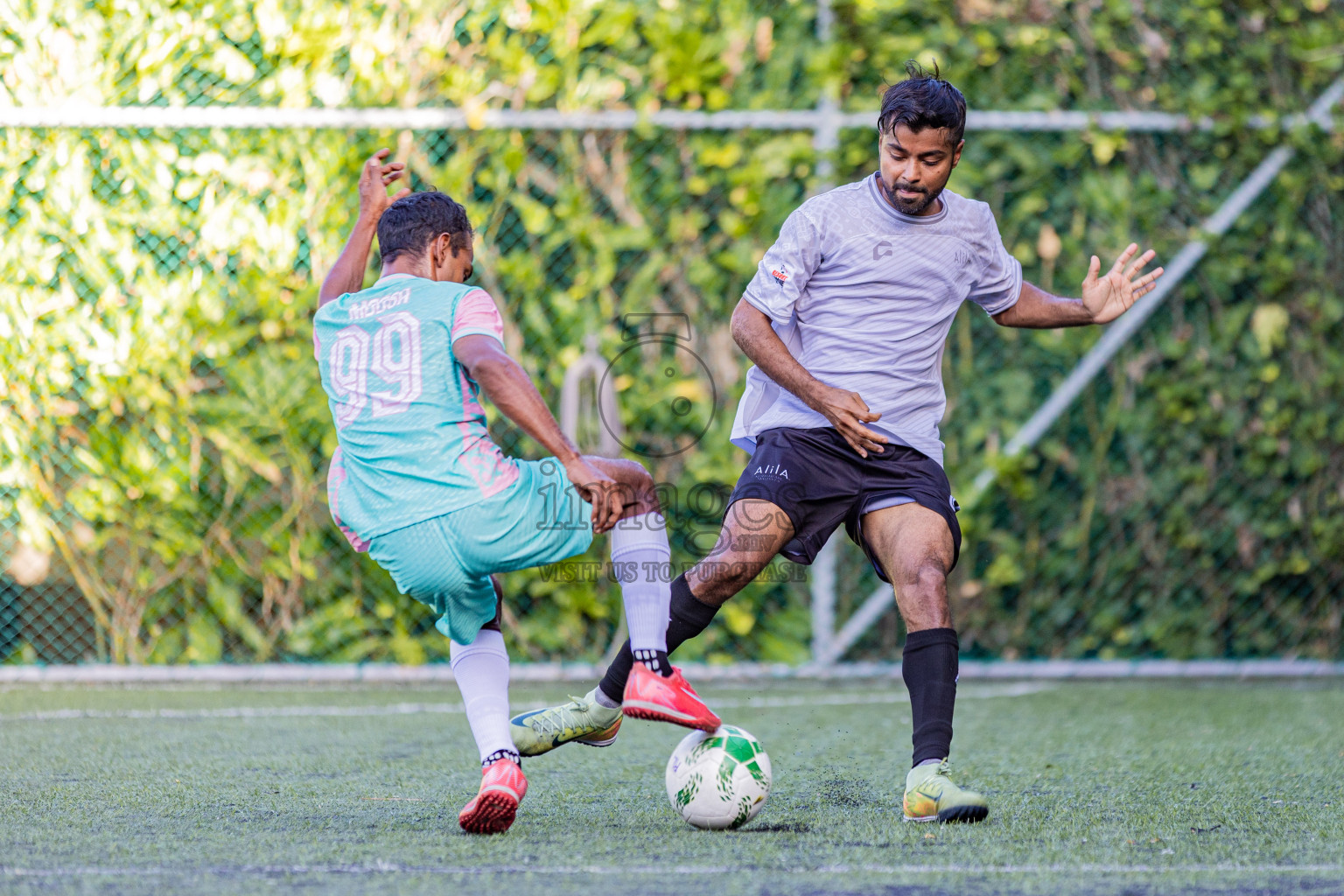 Resort League 2025 Raa Zone - Day 1
Joali vs Kothaifaru in Resort League 2025 (Raa Zone) was held on Friday, 15th august 2025 in JOALI Maldives Resort, Raa Atoll, Maldives. Photos: Areef Adam / images.mv