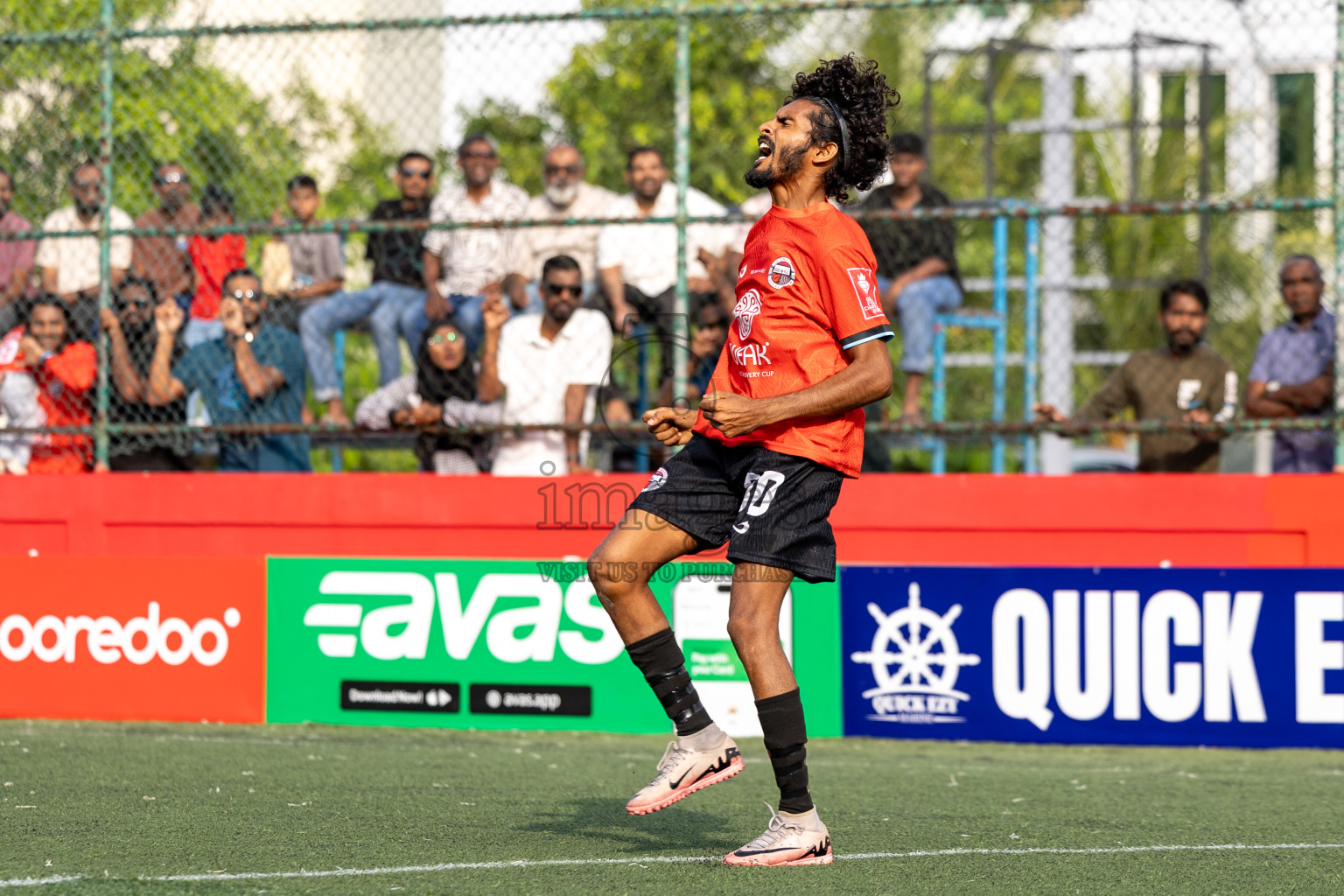 Th Dhiyamigili vs Th Omadhoo in Day 14 of Golden Futsal Challenge 2025 was held on Saturday, 18th January 2025, in Hulhumale', Maldives. 
Photos: Hassan Simah / images.mv