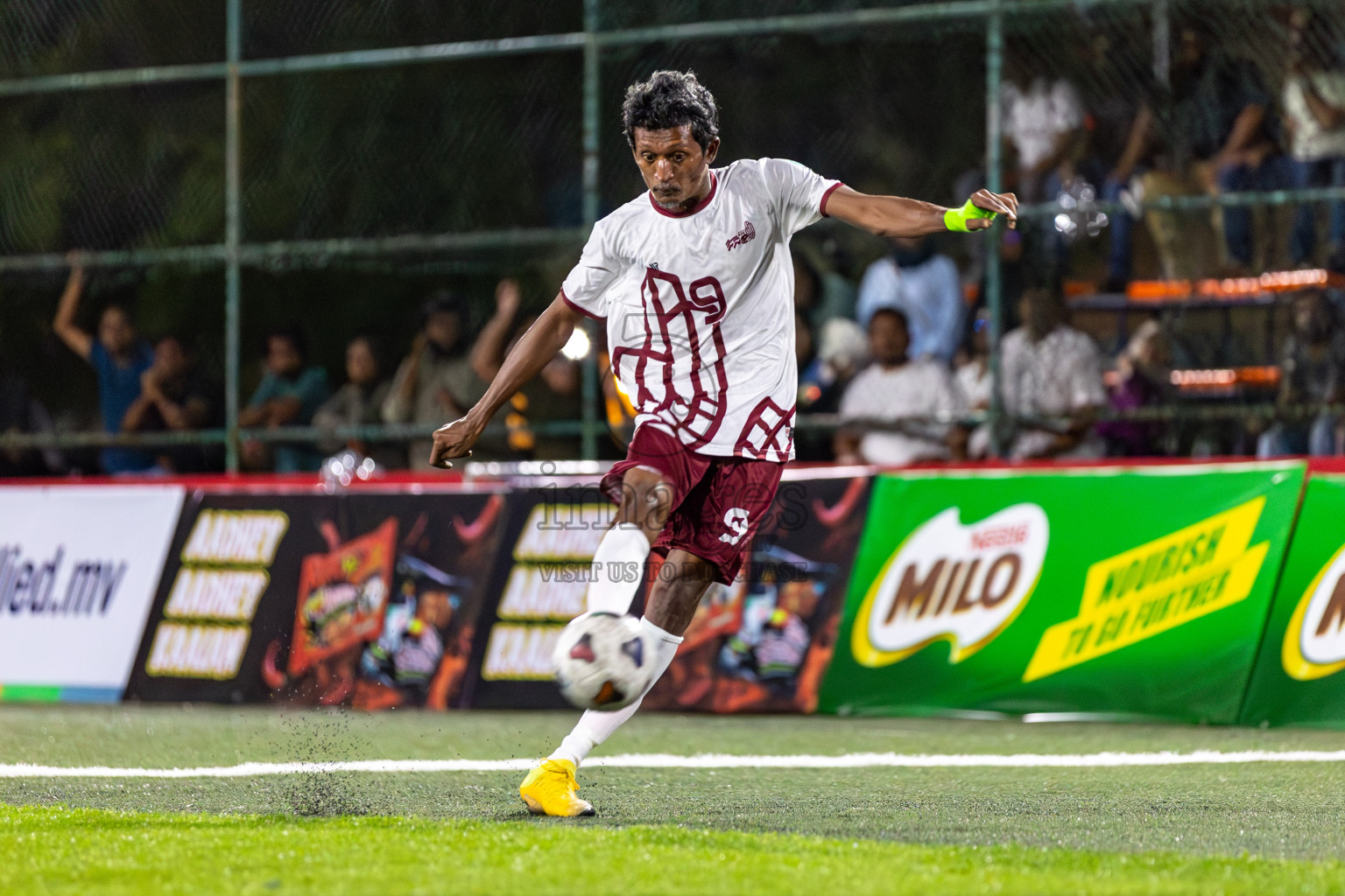 YOUTH RC vs CLUB BINARA in Club Maldives Classic 2024 held in Rehendi Futsal Ground, Hulhumale', Maldives on Tuesday, 10th September 2024. 
Photos: Mohamed Mahfooz Moosa / images.mv