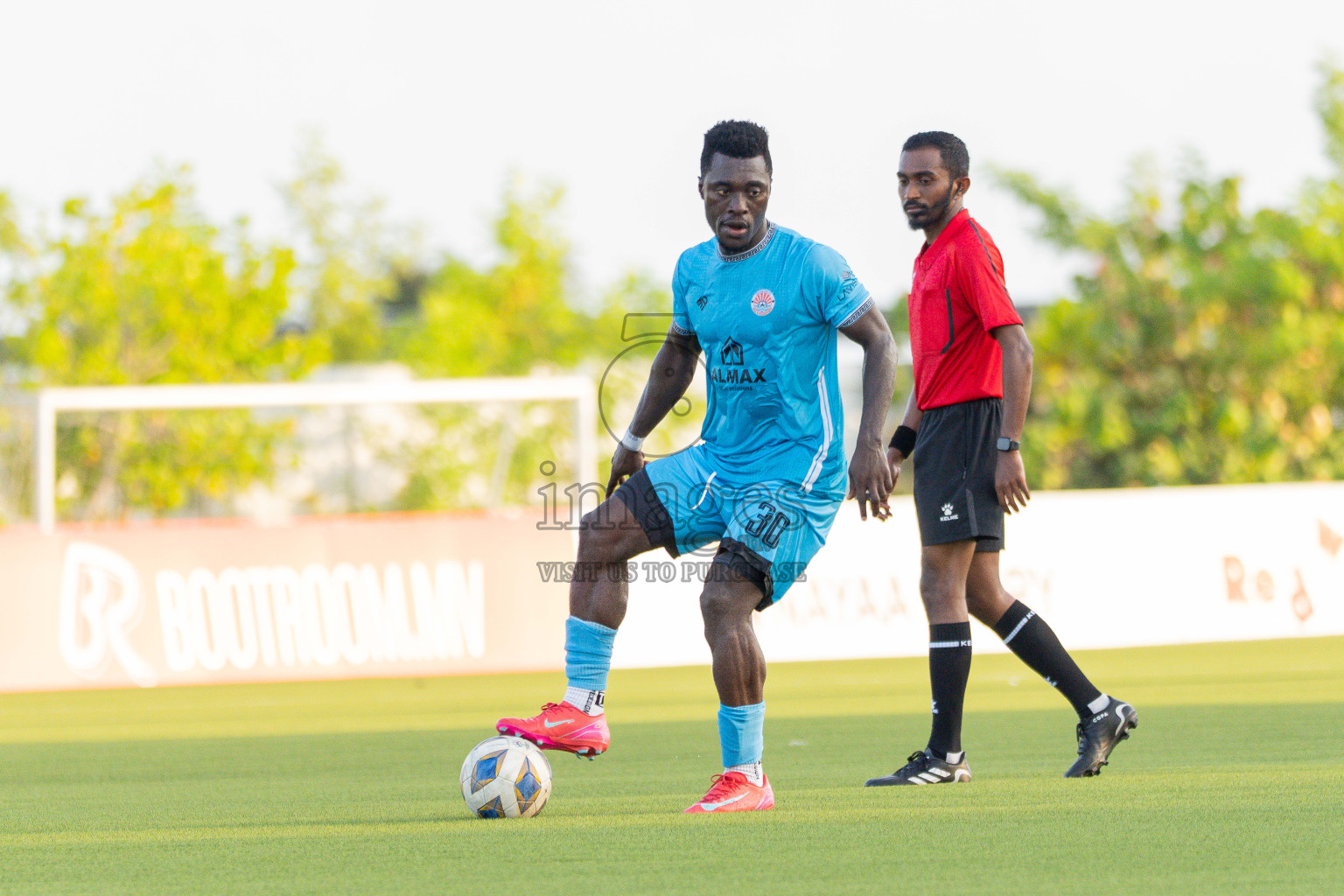 Irumathi FC VS Middle East in Day 5 of Eydhafushi Cup 2025 held in Eydhafushi Football Stadium at B. Eydhafushi, Maldives on Tuesday, 9th September 2025. Photos: Arif Rasheed / images.mv