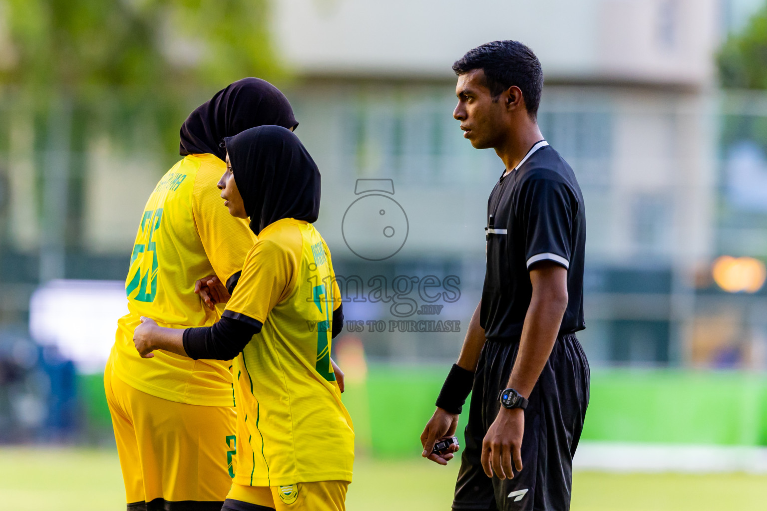 Biss Buru Sports Club vs Maziya Sports  in FAM Women’s League 2025 held in Henveiru Football ground, Male', Maldives on Wednesday, 3rd December 2025. Photos: Nausham Waheed / Images.mv