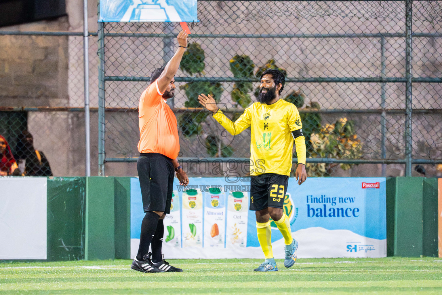 Foemathi JR VS Kanmathi SC in Day 3 - Fonadhoo Youth Futsal Challenge 2025 held in Fonadhoo Futsal Stadium, L. Fonadhoo, Maldives on Tuesdat, 28th October 2025 Photos: Arif Rasheed / images.mv