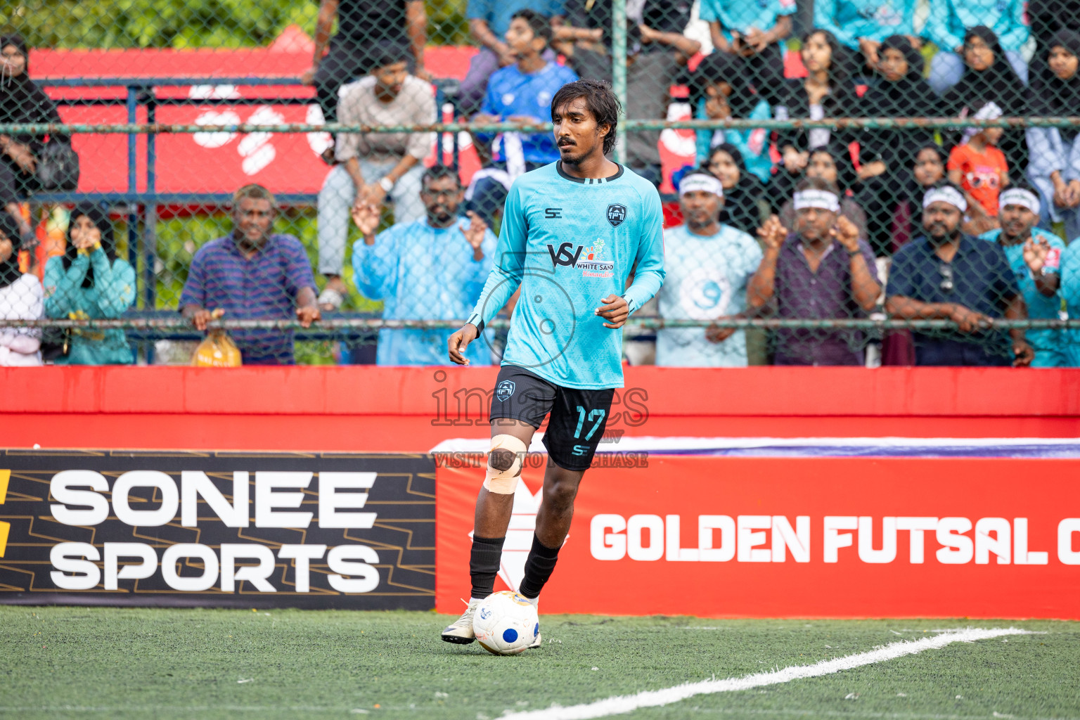 AA. Thoddoo VS AA. Himandhoo in Day 7 of Golden Futsal Challenge 2025 was held on Saturday, 11th January 2025, in Hulhumale', Maldives Photos: Hassan Simah / images.mv