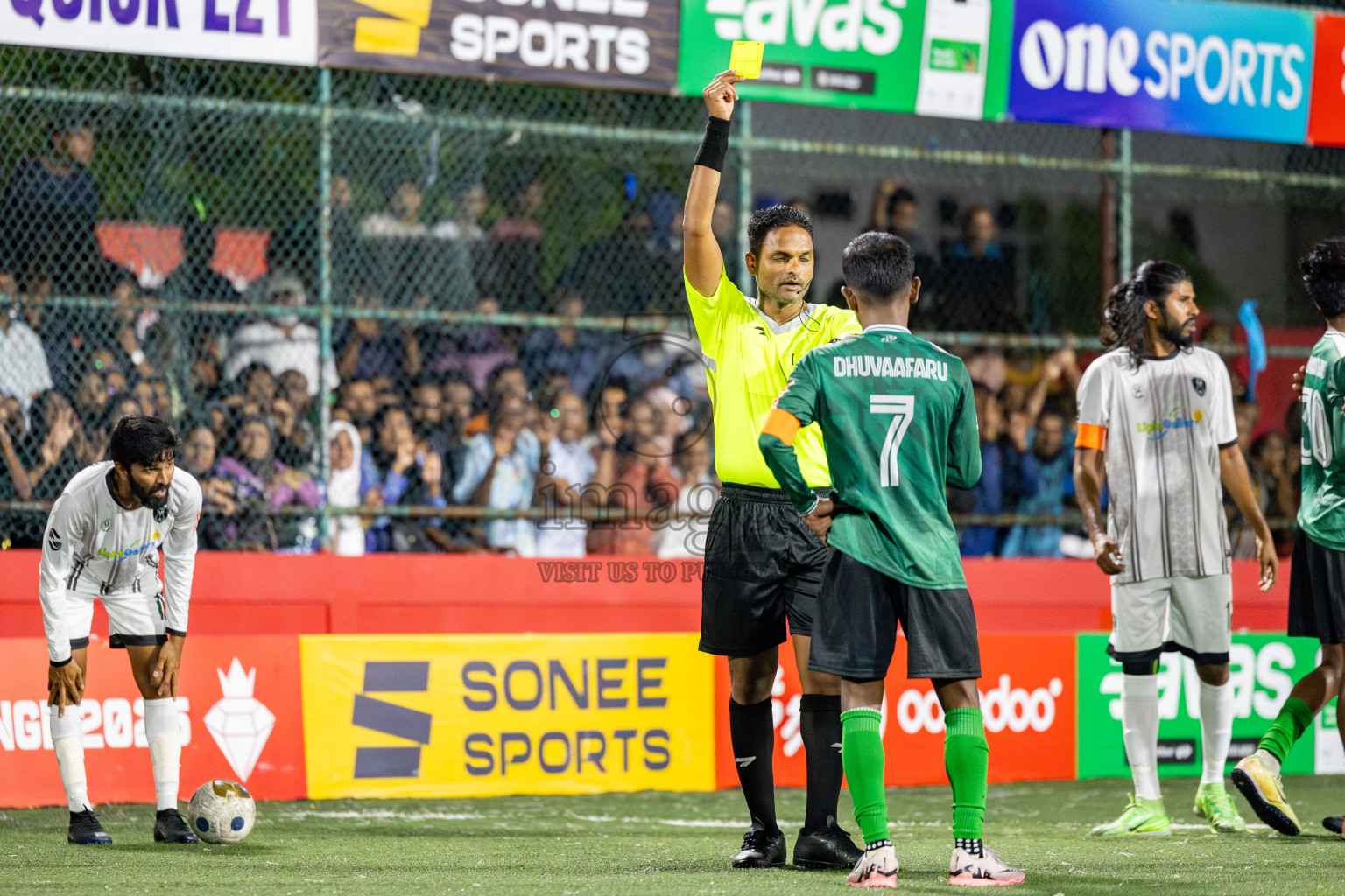 R. Dhuvaafaru VS N. Miladhoo in zone round on Day 32 of Golden Futsal Challenge 2025 was held on Wednesday , 5th February 2025, in Hulhumale', Maldives. 
Photos: Hassan Simah / images.mv