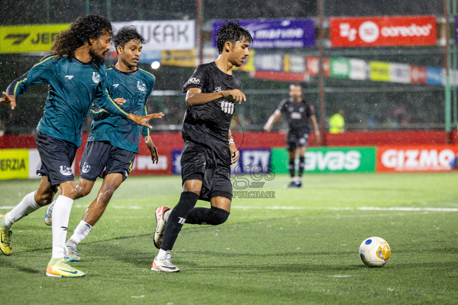 K Gulhi VS K Kaashidhoo on Day 20 of Golden Futsal Challenge 2025 was held on Friday, 24 January 2025, in Hulhumale', Maldives. 
Photos: Hassan Simah / images.mv