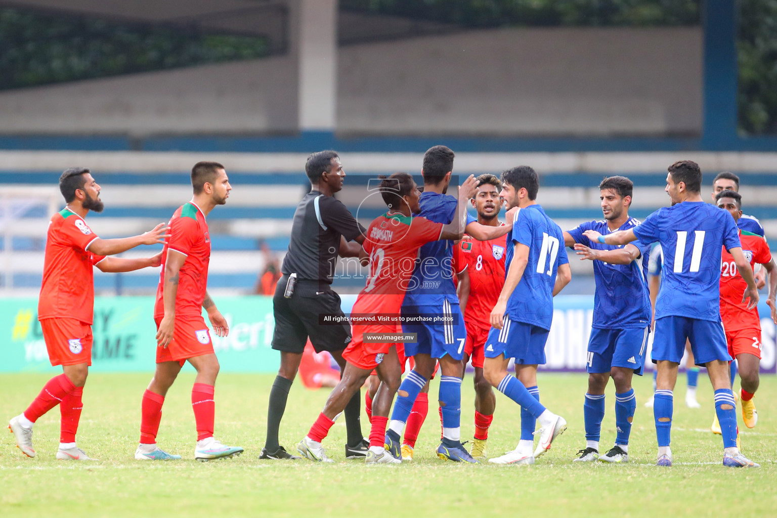 Kuwait vs Bangladesh in the Semi-final of SAFF Championship 2023 held in Sree Kanteerava Stadium, Bengaluru, India, on Saturday, 1st July 2023. Photos: Nausham Waheed, Hassan Simah / images.mv