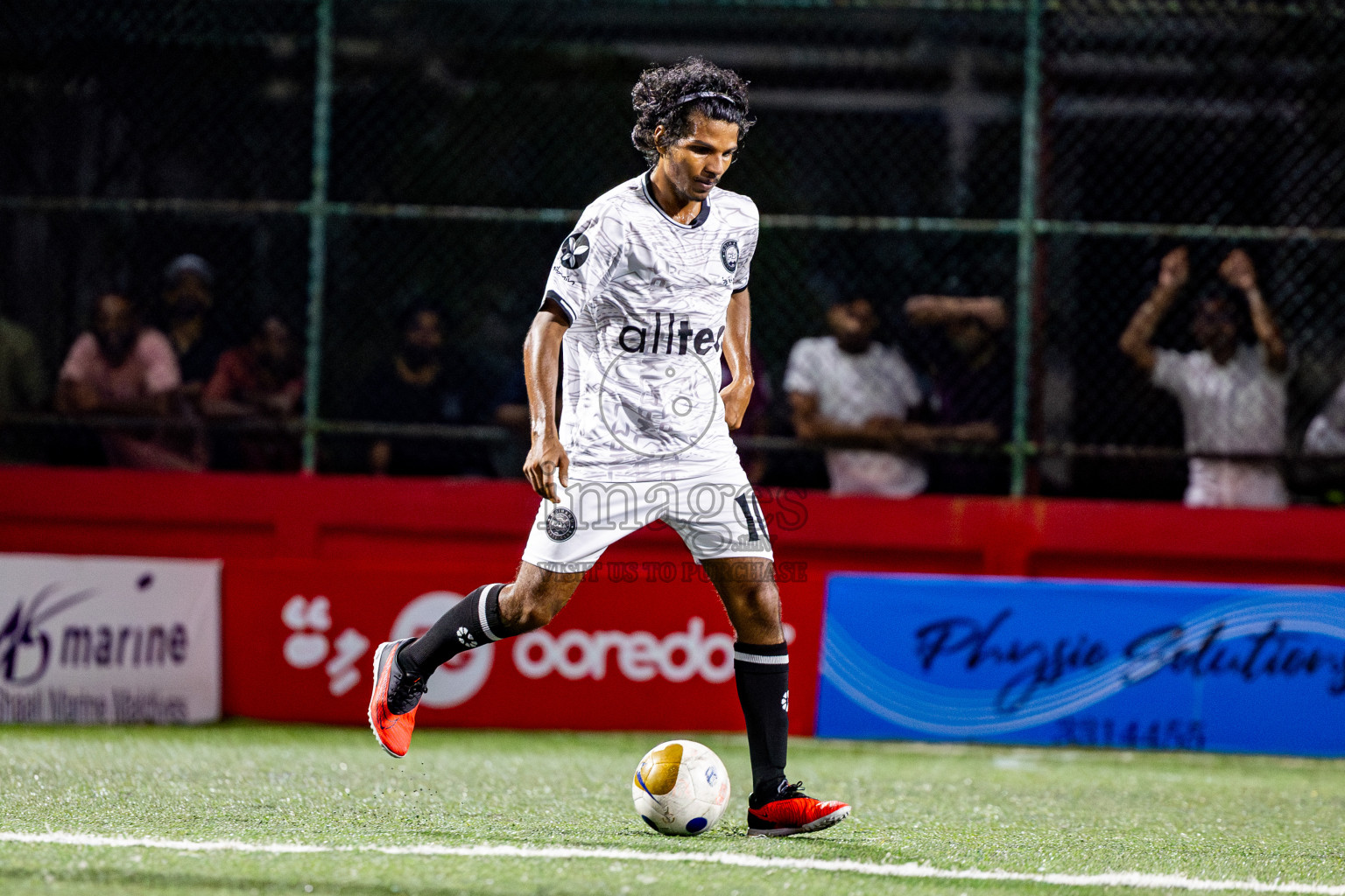 GDh Madaveli VS GDh Thinadhoo in Day 7 of Golden Futsal Challenge 2025 was held on Saturday, 11th January 2025, in Hulhumale', Maldives Photos: Nausham Waheed / images.mv