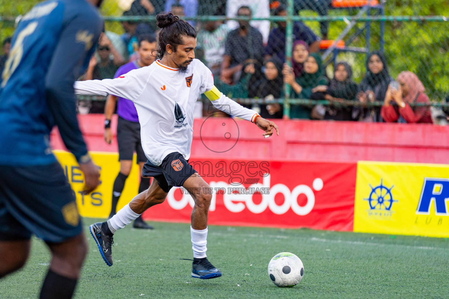 Th. Hirilandhoo VS Th. Guraidhoo in Day 6 of Golden Futsal Challenge 2024 was held on Saturday, 20th January 2024, in Hulhumale', Maldives 
Photos: Hassan Simah / images.mv