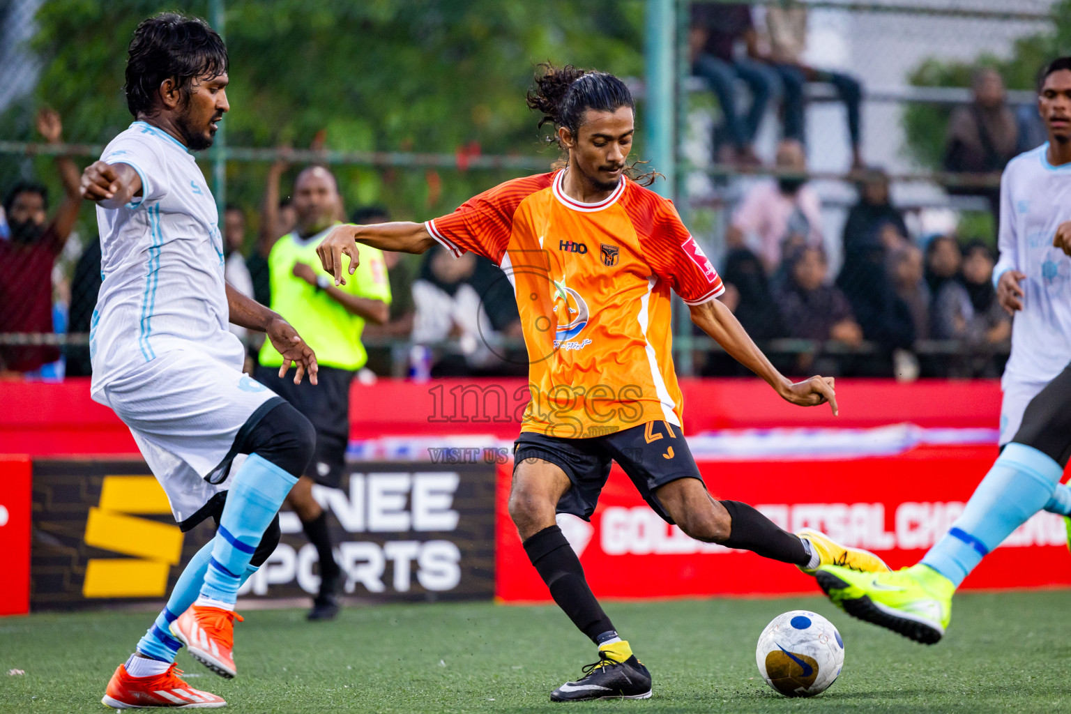 Th Kandoodhoo vs Th Hirilandhoo in Day 14 of Golden Futsal Challenge 2025 was held on Saturday, 18th January 2025, in Hulhumale', Maldives. Photos: Nausham Waheed / images.mv