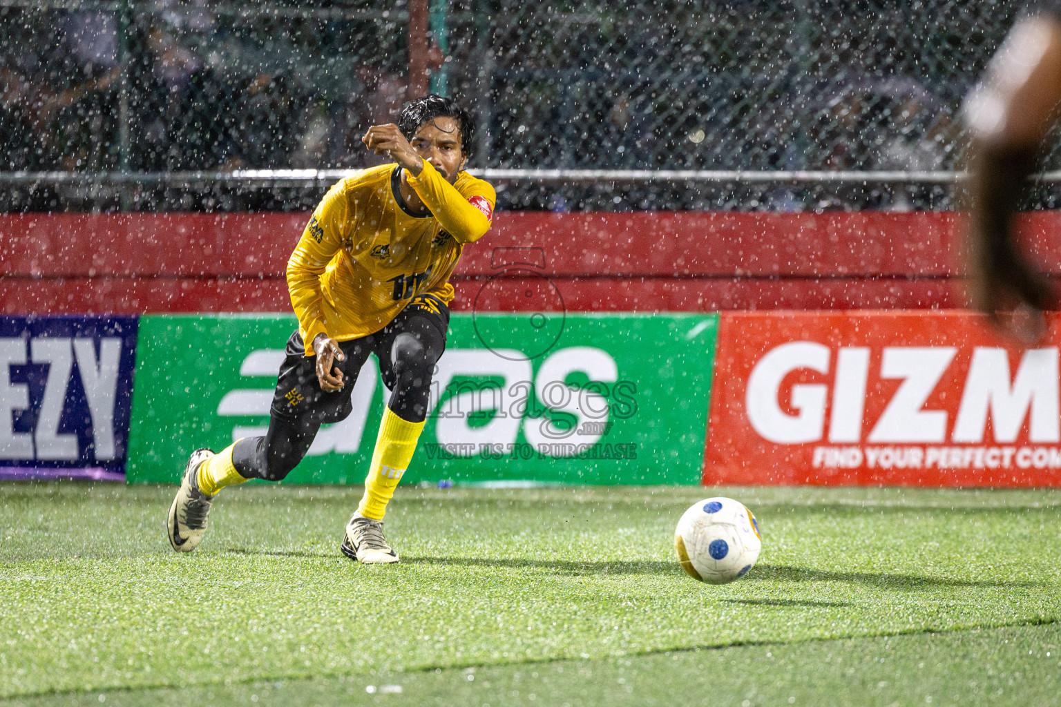 K Gulhi VS K Kaashidhoo on Day 20 of Golden Futsal Challenge 2025 was held on Friday, 24 January 2025, in Hulhumale', Maldives. 
Photos: Hassan Simah / images.mv