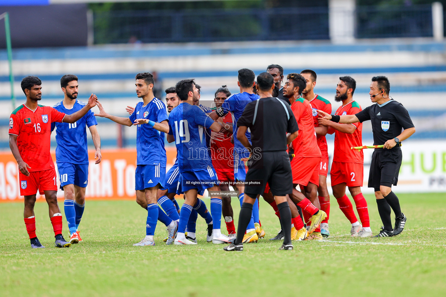 Kuwait vs Bangladesh in the Semi-final of SAFF Championship 2023 held in Sree Kanteerava Stadium, Bengaluru, India, on Saturday, 1st July 2023. Photos: Nausham Waheed, Hassan Simah / images.mv