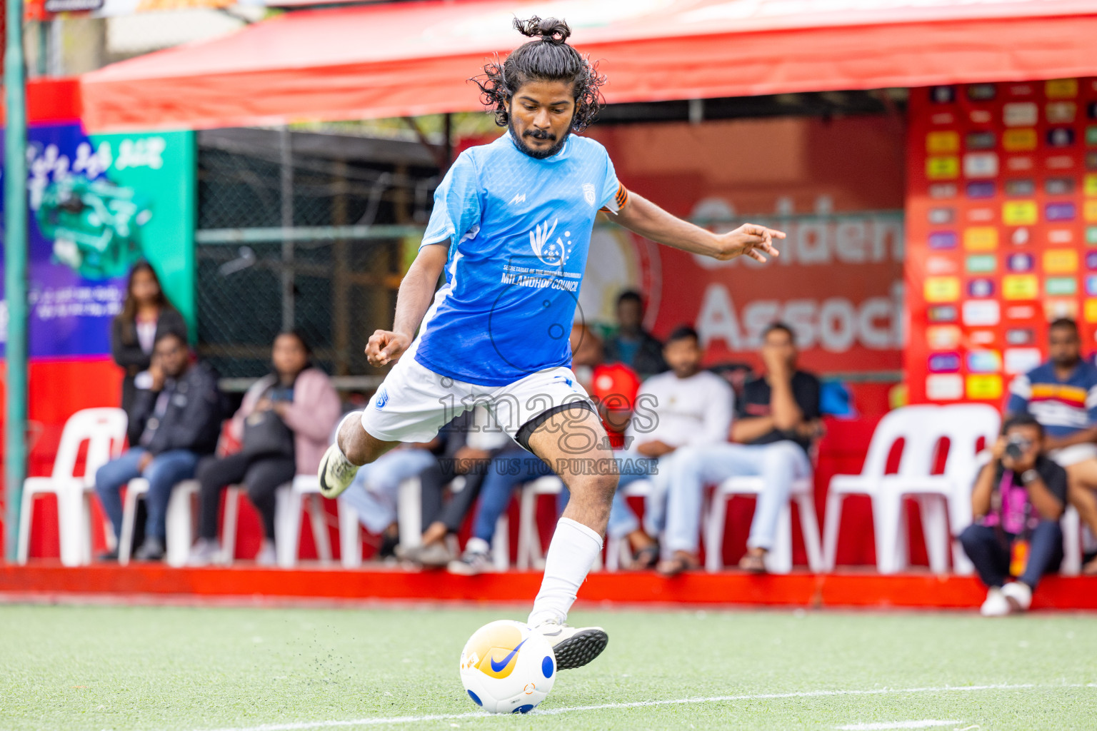 Sh Kanditheemu vs Sh Milandhoo in Day 21 of Golden Futsal Challenge 2025 was held on Saturday , 25th January 2025, in Hulhumale', Maldives.
Photos: Ismail Thoriq / images.mv