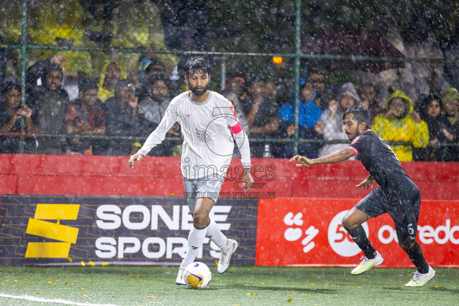 Lh Naifaru vs Lh Kurendhoo on Day 22 of Golden Futsal Challenge 2025 was held on Sunday , 26th January 2025, in Hulhumale', Maldives.
Photos: Ismail Thoriq / images.mv