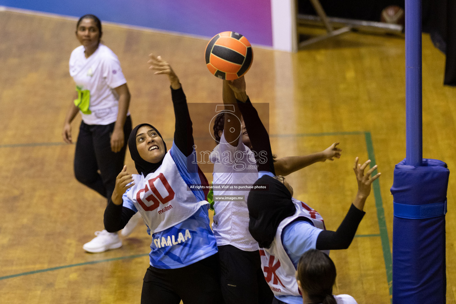 Club Green Streets vs Mahibadhoo in the Milo National Netball Tournament 2022 on 20 July 2022, held in Social Center, Male', Maldives. Photographer: Shuu / Images.mv