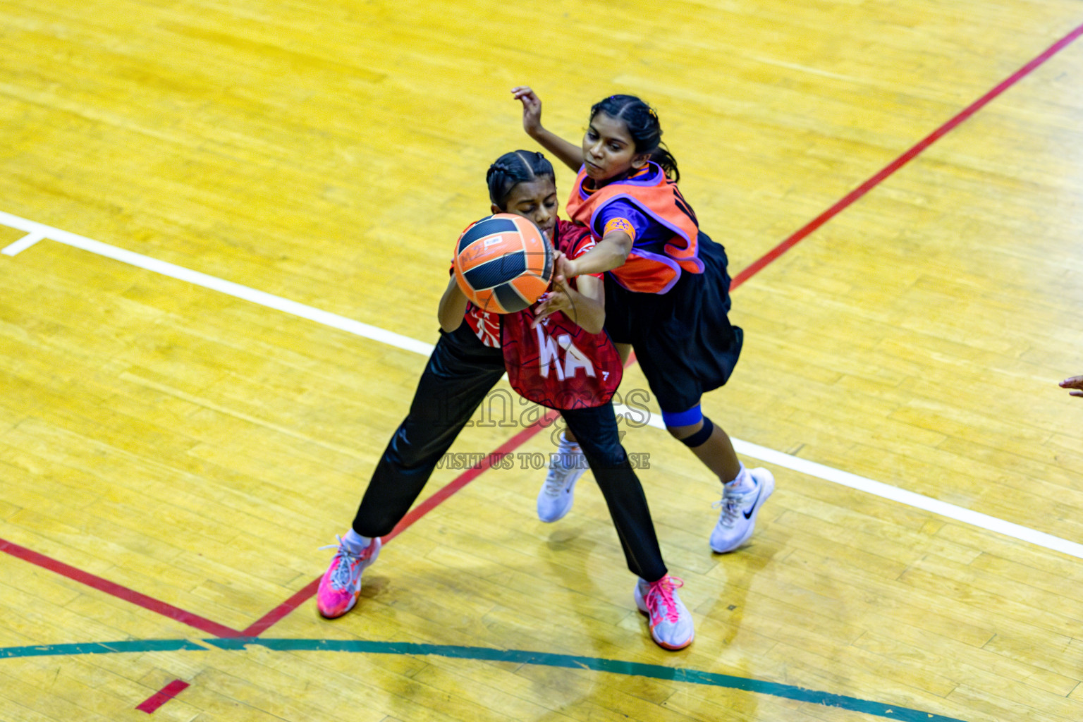 Iskandhar School vs Ghiyasuddin International School in the U15 Finals of Inter-school Netball Tournament held in Social Center at Male', Maldives on Monday, 26th August 2024. Photos: Hassan Simah / images.mv