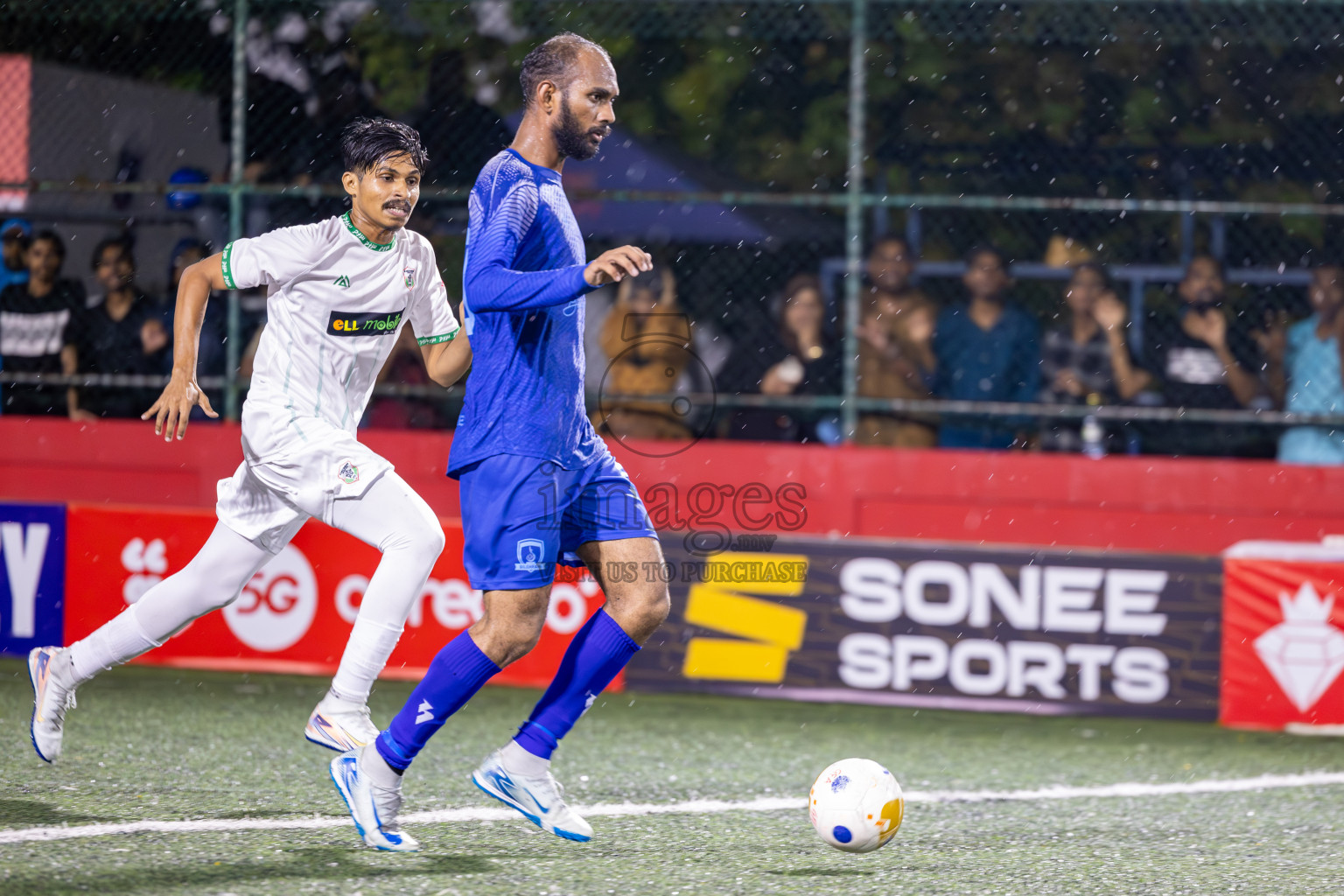 Sh Bileffahi vs Sh Narudhoo in Day 6 of Golden Futsal Challenge 2025 on Friday, 6th January 2025, in Hulhumale', Maldives
Photos: Ismail Thoriq / images.mv