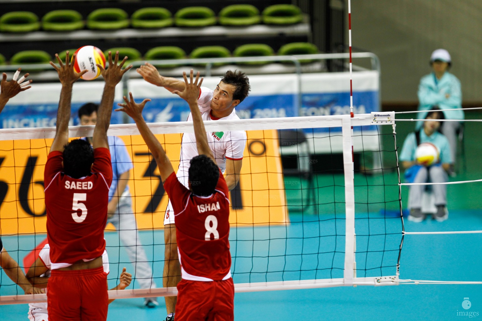 Maldivian volleyball team in Asian Games 2014 in Incheon, South Korea (Images.mv Photo/ Hussain Sinan).