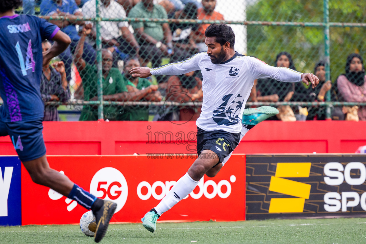 K Gulhi vs K Guraidhoo in Day 15 of Golden Futsal Challenge 2025 was held on Sunday, 19th January 2025, in Hulhumale', Maldives. Photos: Nausham Waheed / images.mv