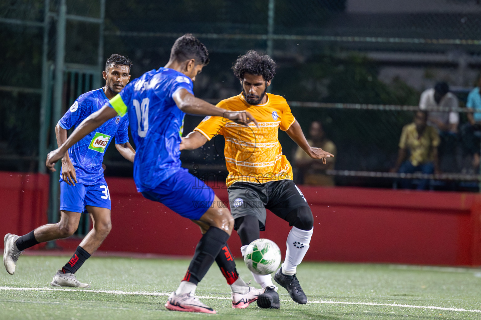 Police Club vs Club Male' City in Day 5 of Office League 2025 was held on Sunday, 20th April 2025 in Hulhumale', Maldives.
Photos: Ismail Thoriq / images.mv