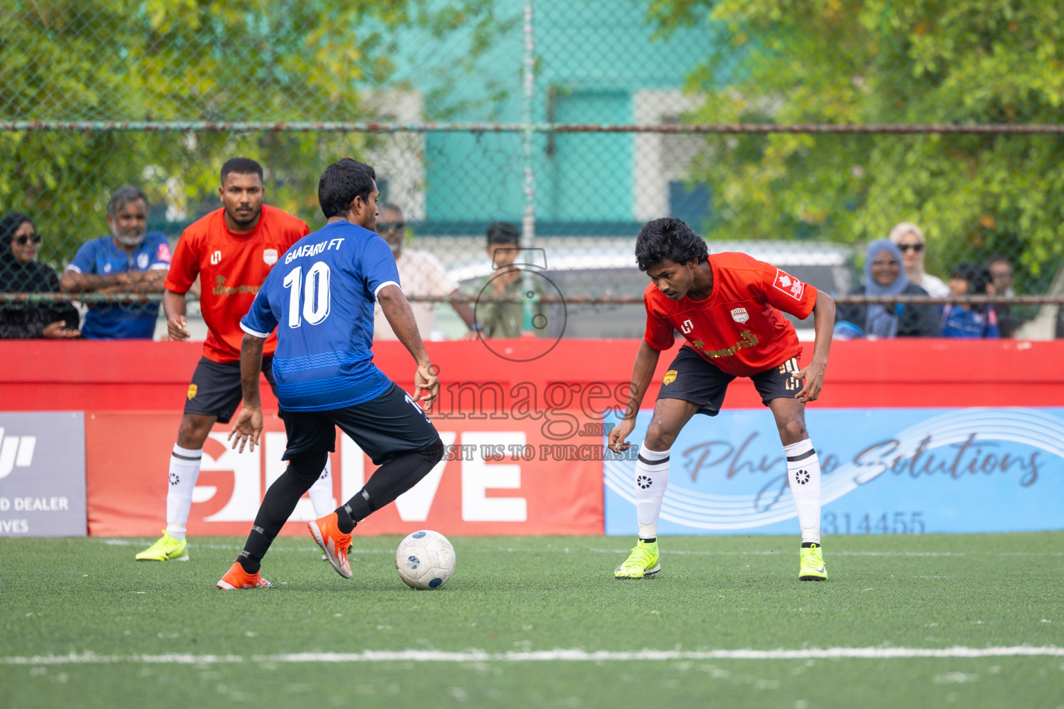 K Gaafaru vs K Himmafushi in Day 15 of Golden Futsal Challenge 2025 was held on Sunday, 19th January 2025, in Hulhumale', Maldives. Photos: Mohamed Mahfooz Moosa / images.mv