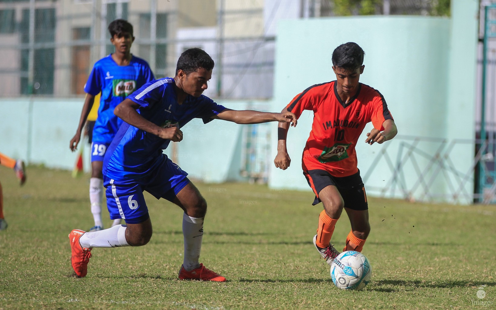 Jamaaludeen School played against Imaaduddeen in the Under 16 Football Tournament in Henvieru Grounds (Images.mv Photo: Mohamed Ahsan)