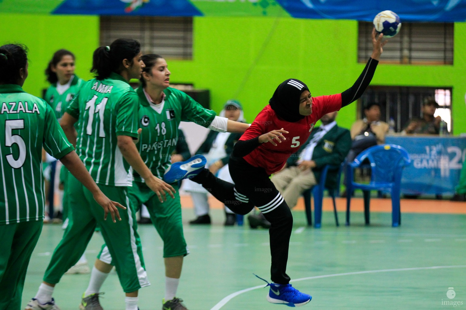 Handball match between Maldives versus Pakistan in the South Asian Games in Guwahati, India, Wednesday, February. 10, 2016. (Images.mv Photo/ Hussain Sinan).