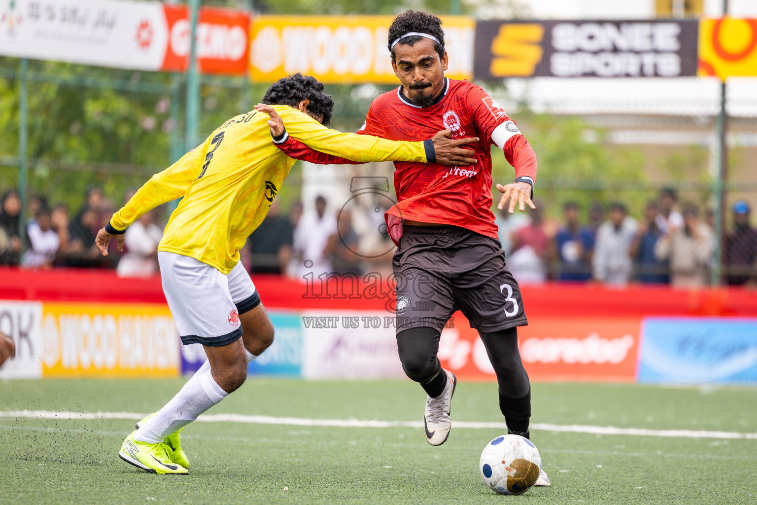 GDh Madaveli VS GDh Gadhdhoo in Atoll Round Semi-Final on Day 20 of Golden Futsal Challenge 2025 was held on Friday, 24th January 2025, in Hulhumale', Maldives.
Photos: Ismail Thoriq / images.mv