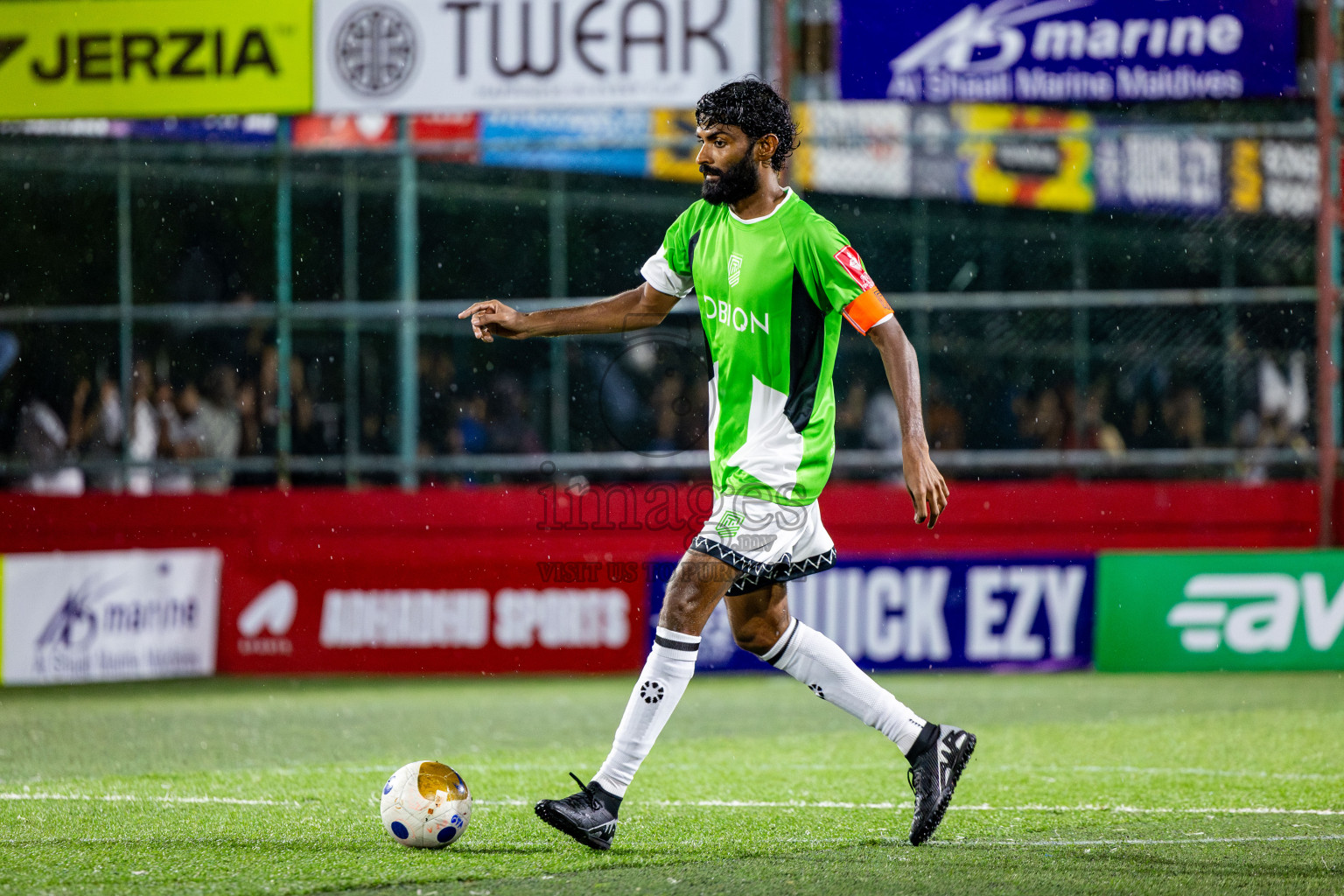 Hdh Naivaadhoo VS Hdh Nolhivaram in Day 9 of Golden Futsal Challenge 2025 was held on Monday, 13th January 2025, in Hulhumale', Maldives Photos: Nausham Waheed , Ismail Thoriq / images.mv